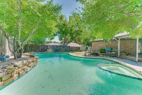 1301 Iroquois Drive Garland TX 75043