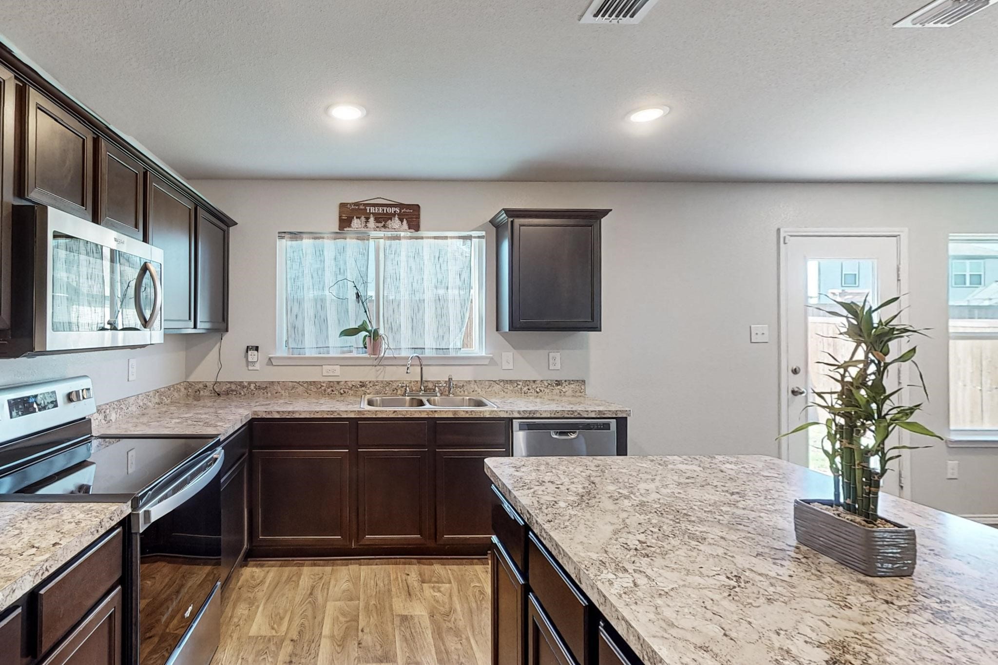 108 Rock Creek Lane Terrell TX 75160
