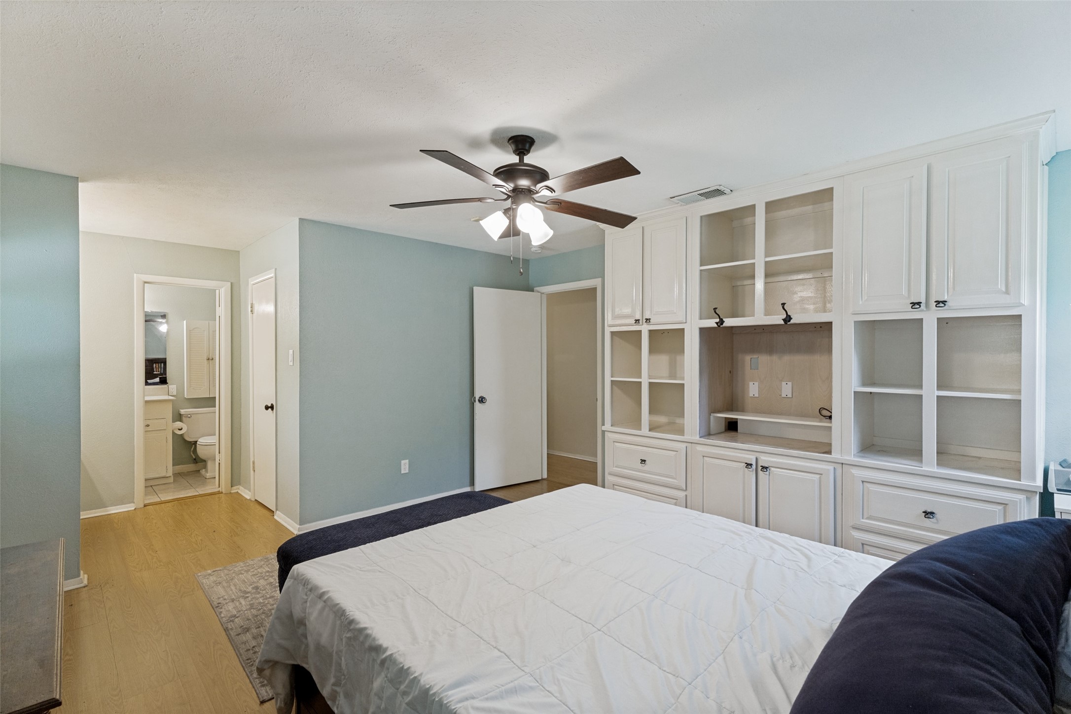 1121 W Redbud Drive Hurst TX 76053