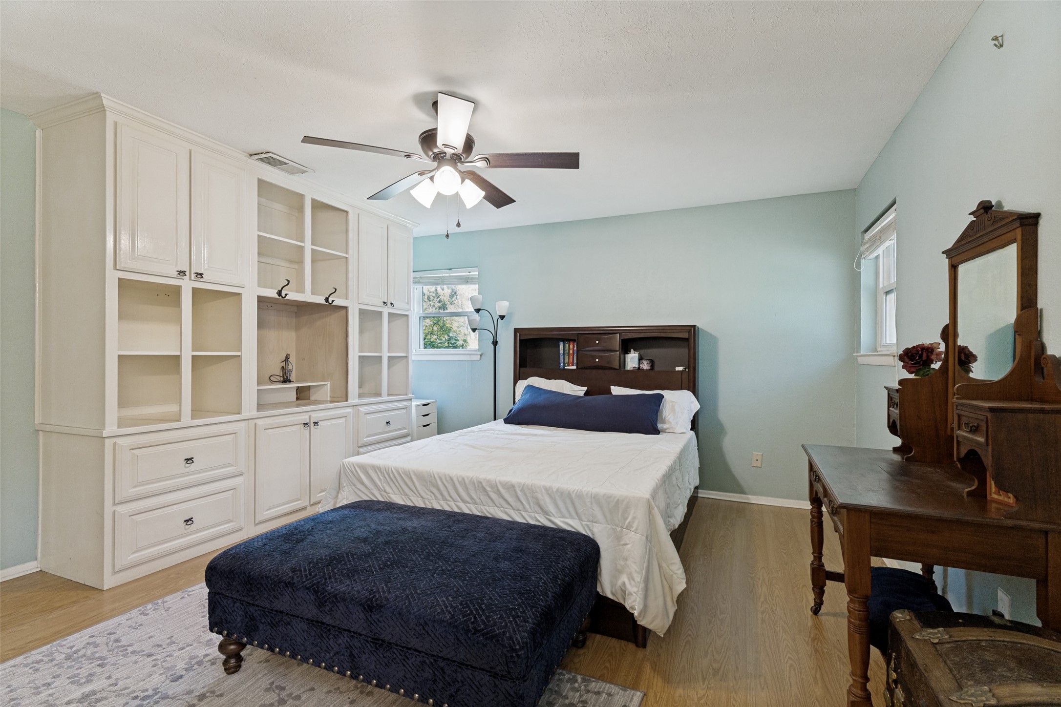 1121 W Redbud Drive Hurst TX 76053