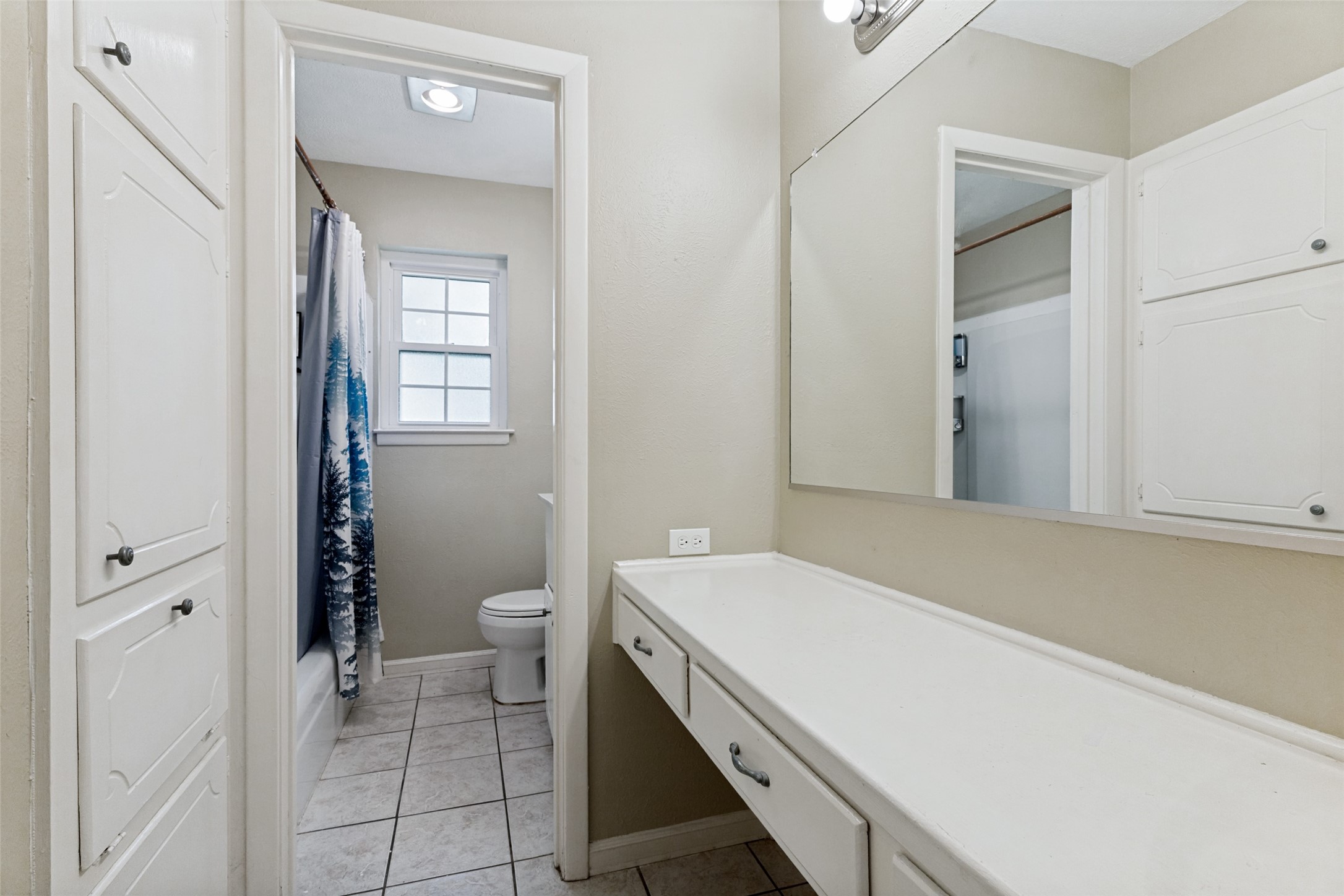1121 W Redbud Drive Hurst TX 76053