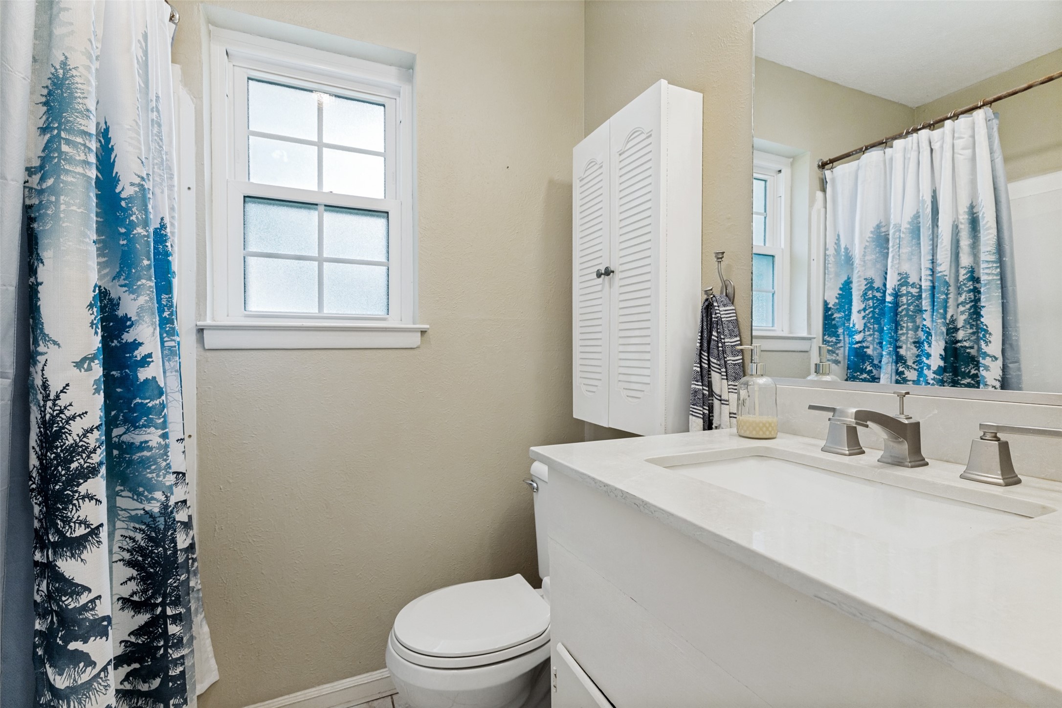 1121 W Redbud Drive Hurst TX 76053
