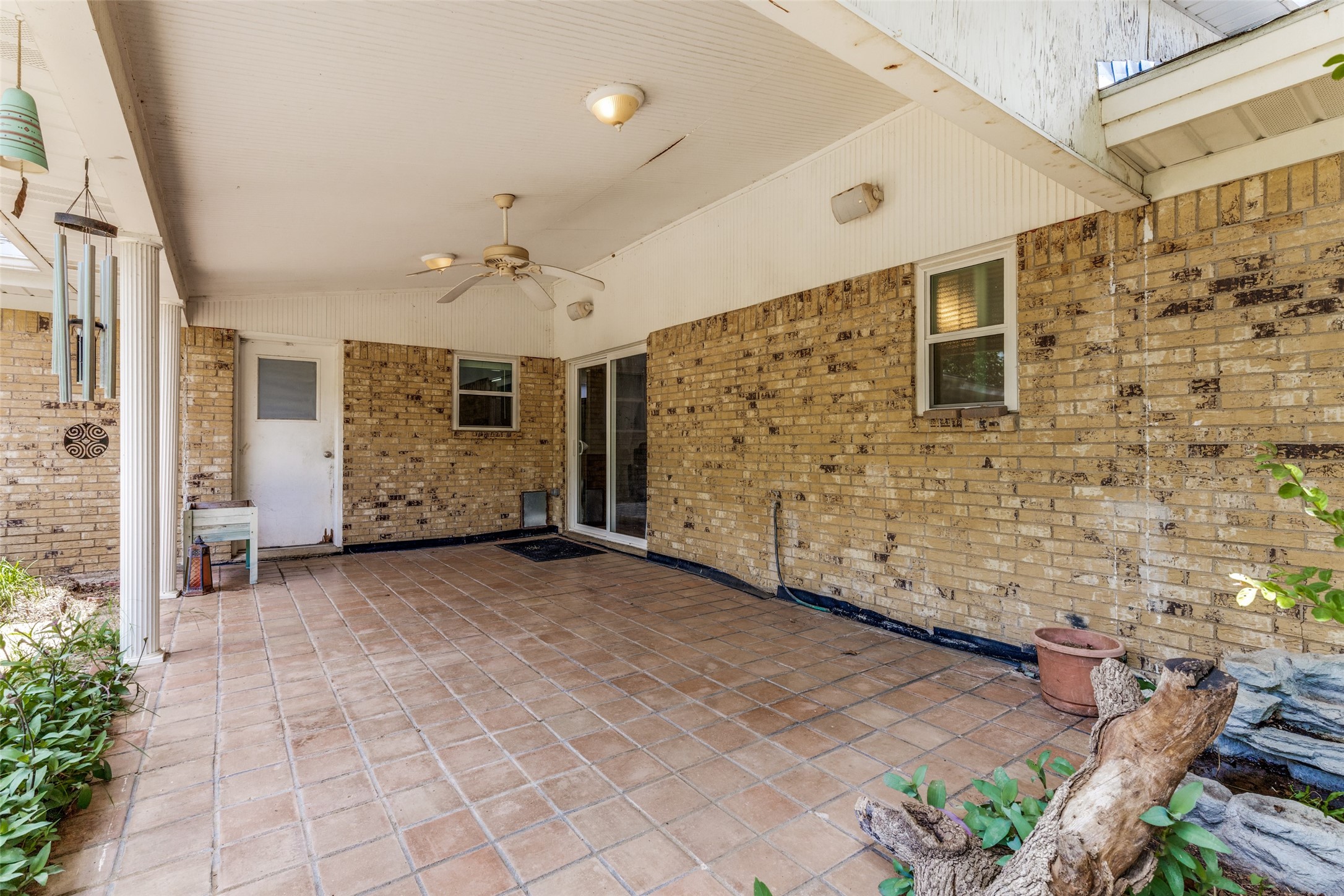 1121 W Redbud Drive Hurst TX 76053