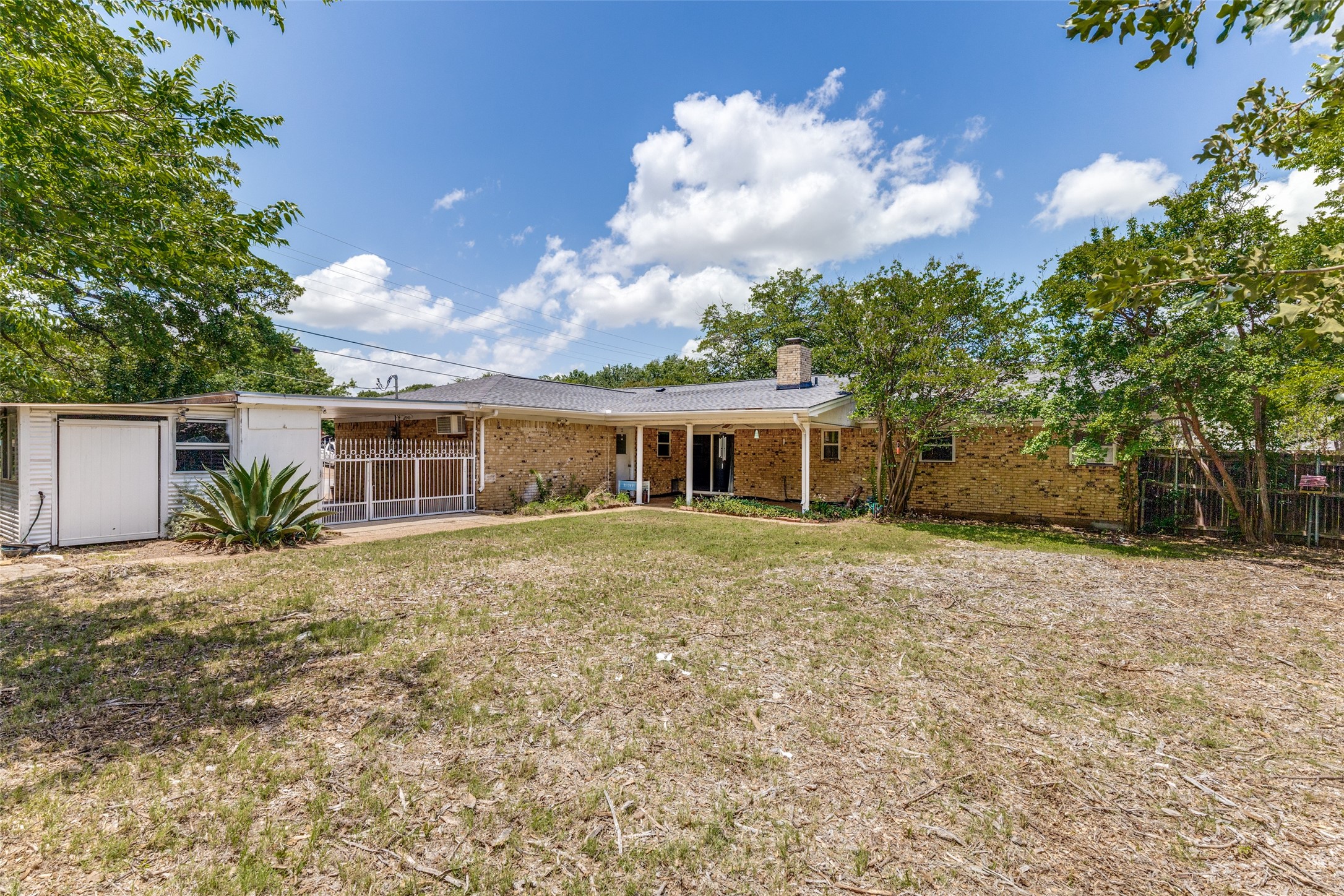 1121 W Redbud Drive Hurst TX 76053