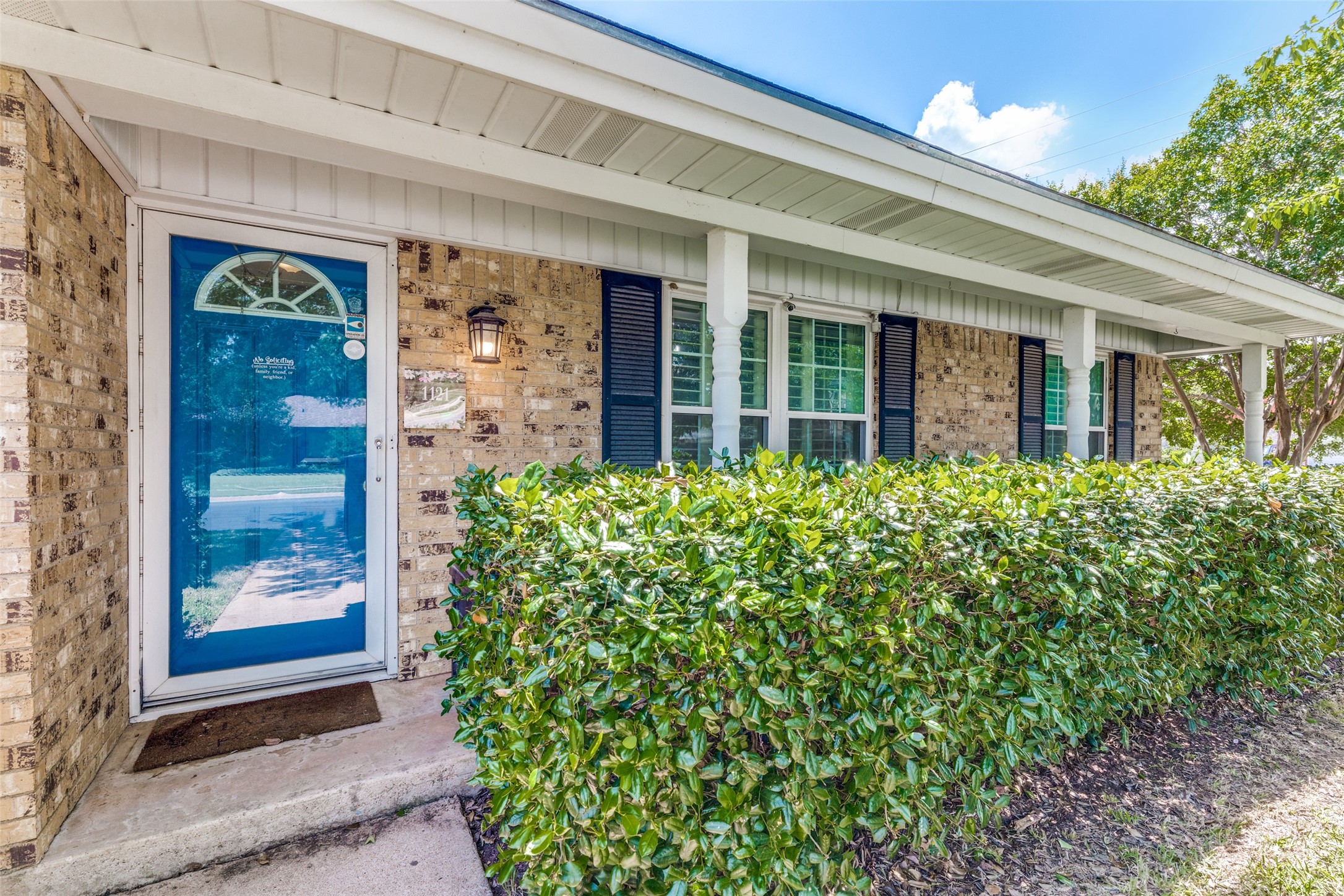 1121 W Redbud Drive Hurst TX 76053