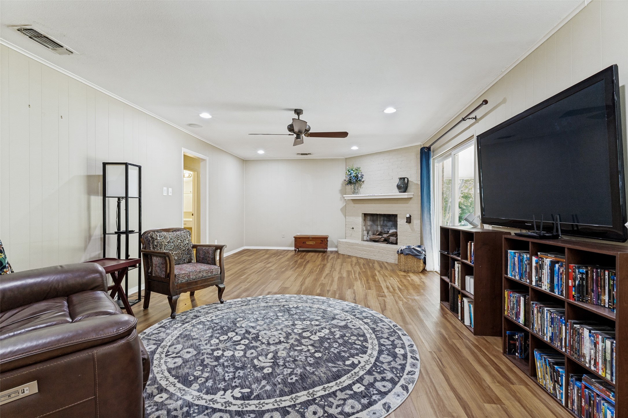 1121 W Redbud Drive Hurst TX 76053