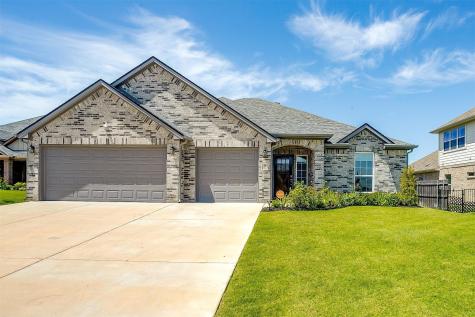 1074 Oak Knoll Drive Burleson TX 76028