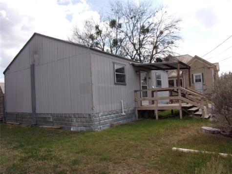403 S Live Oak Street San Saba TX 76877