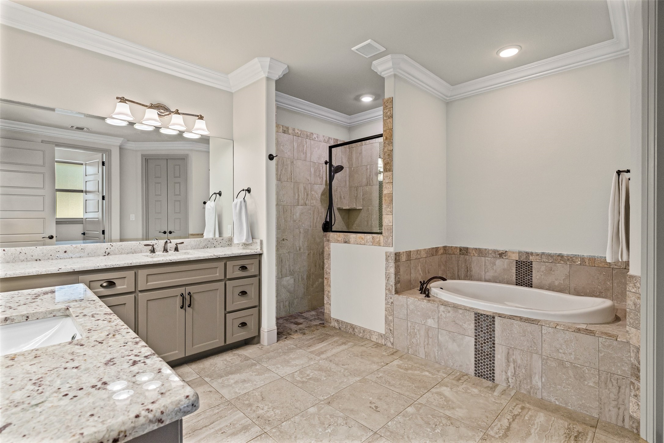 8501 Kingsley Circle Granbury TX 76049