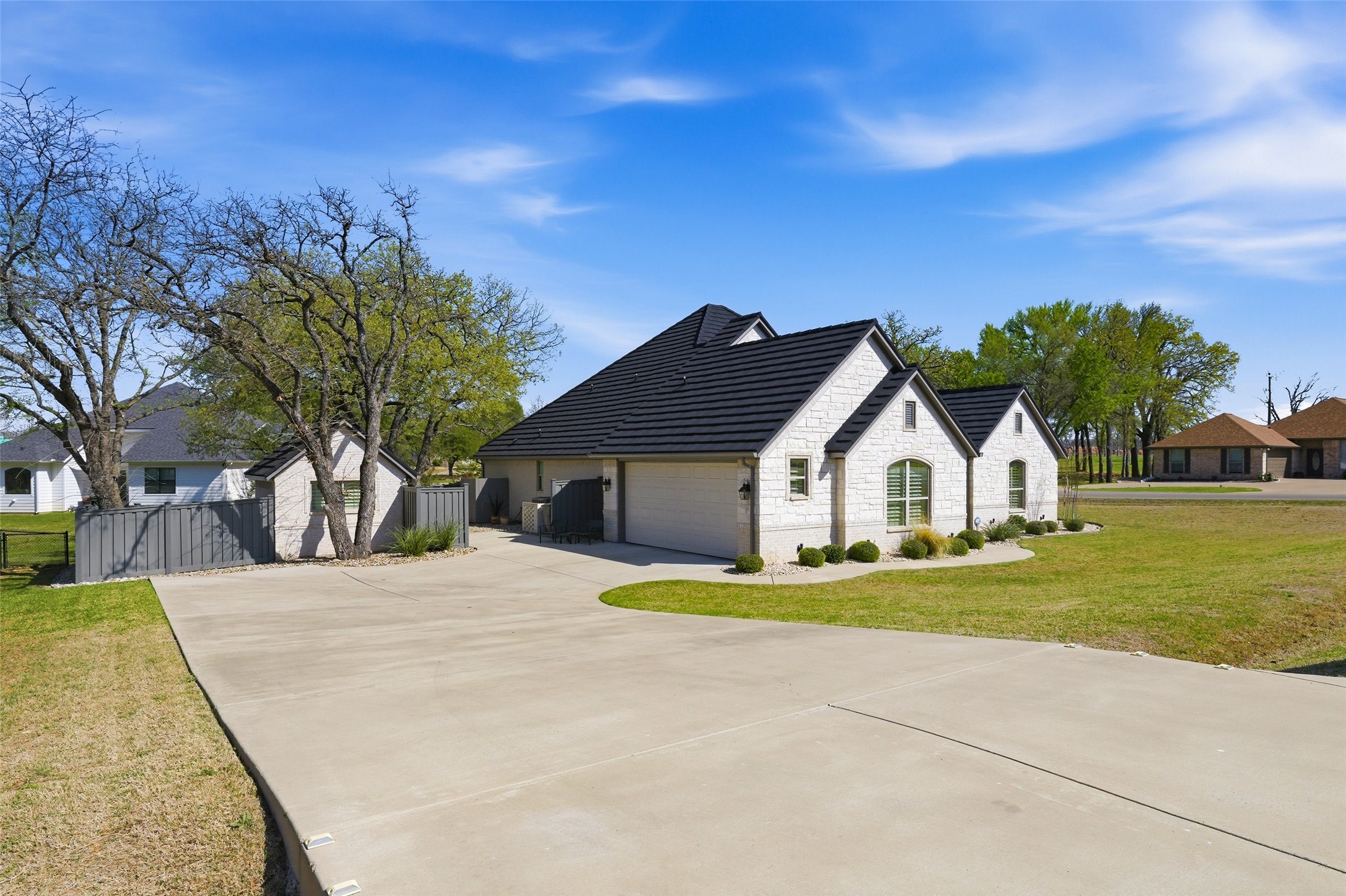 8501 Kingsley Circle Granbury TX 76049
