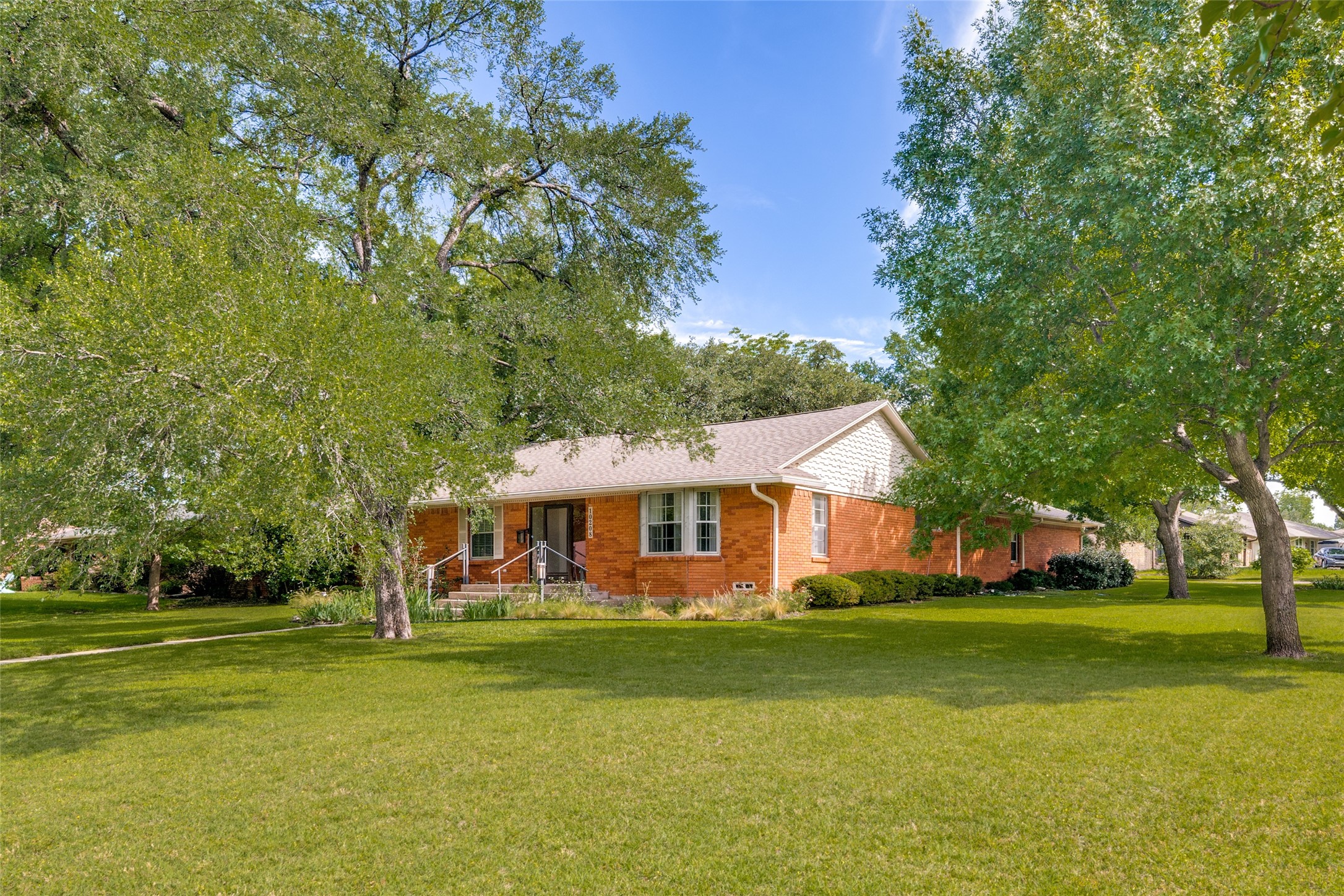 10208 Plummer Drive Dallas TX 75228