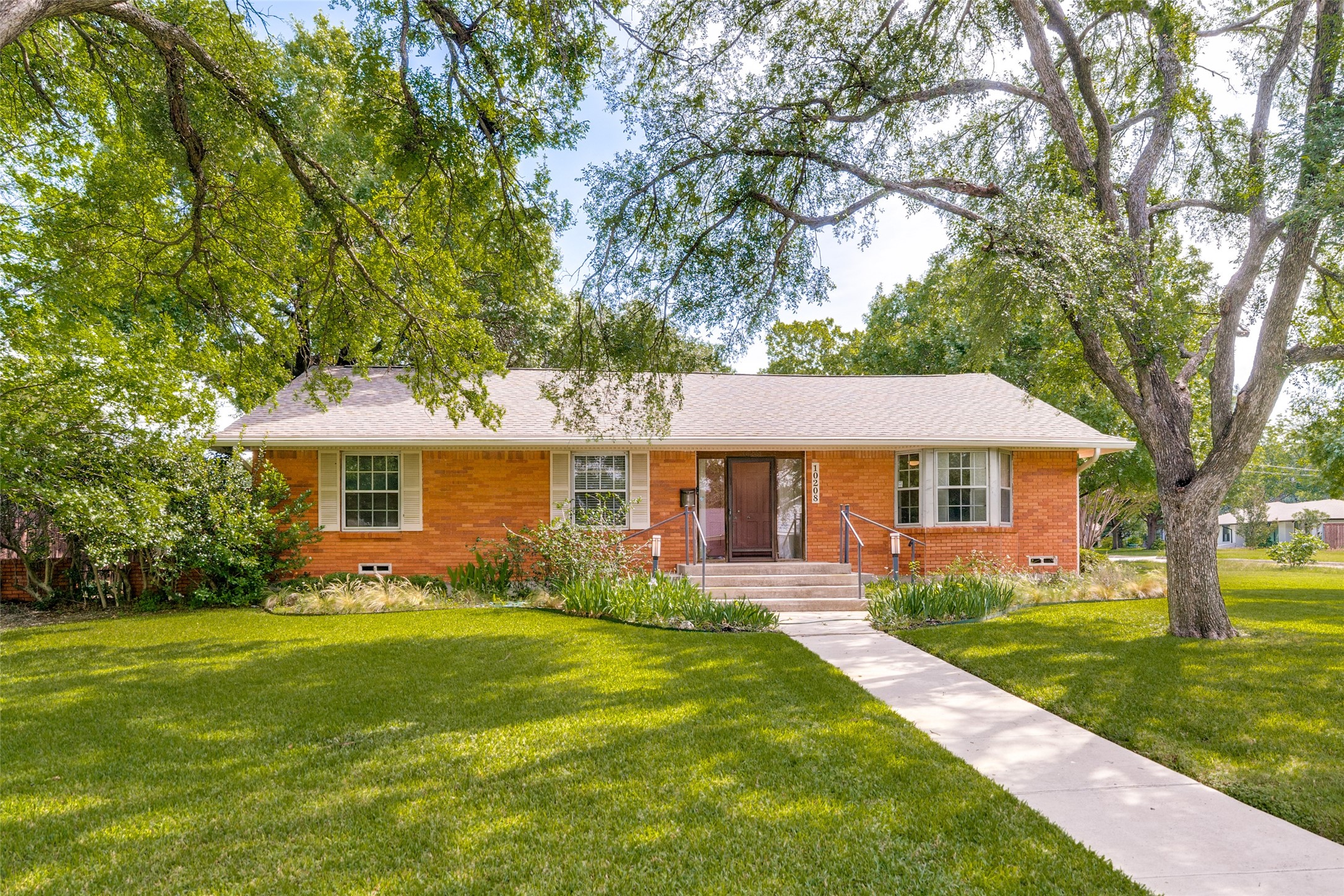 10208 Plummer Drive Dallas TX 75228