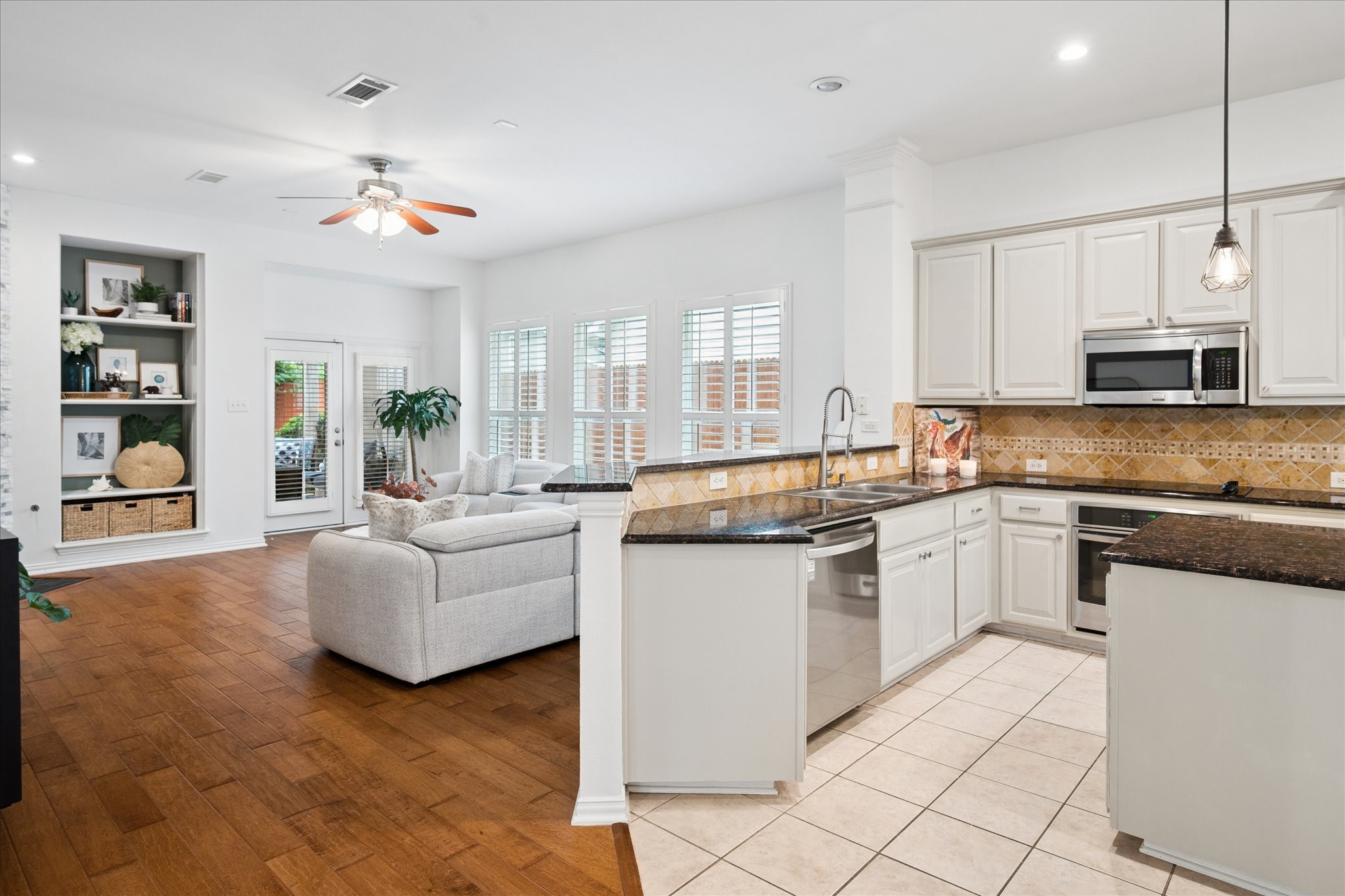 120 Myrtle Creek Grapevine TX 76051