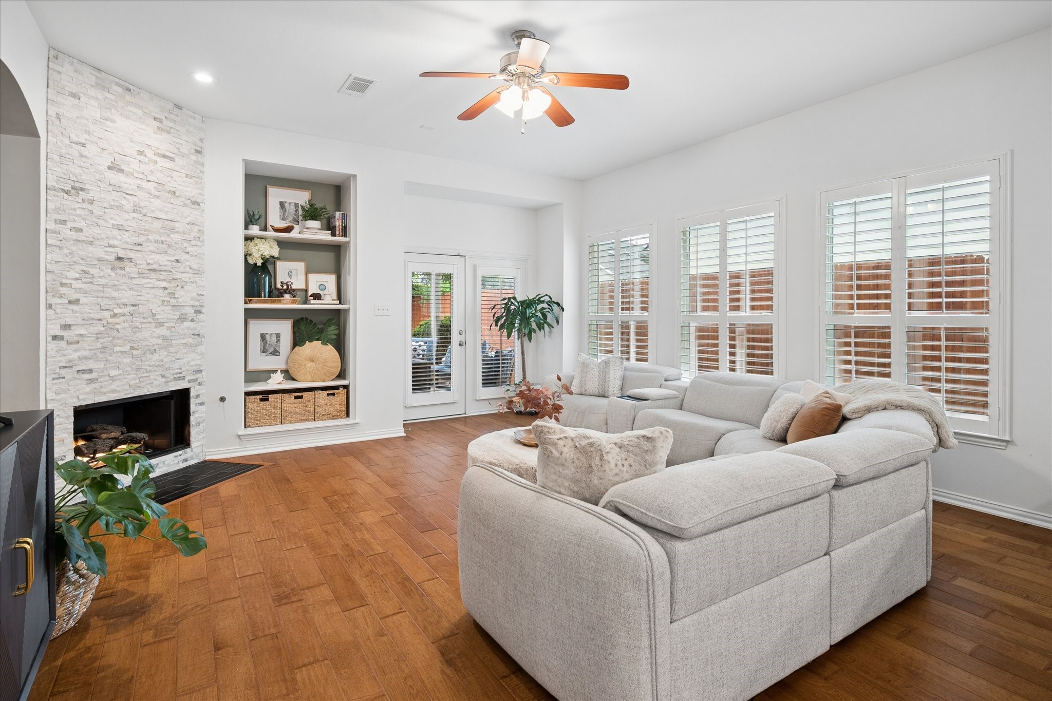 120 Myrtle Creek Grapevine TX 76051