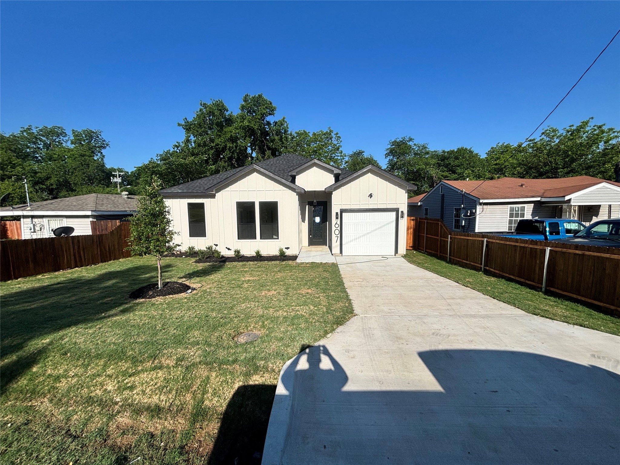 607 Neomi Avenue Dallas TX 75217