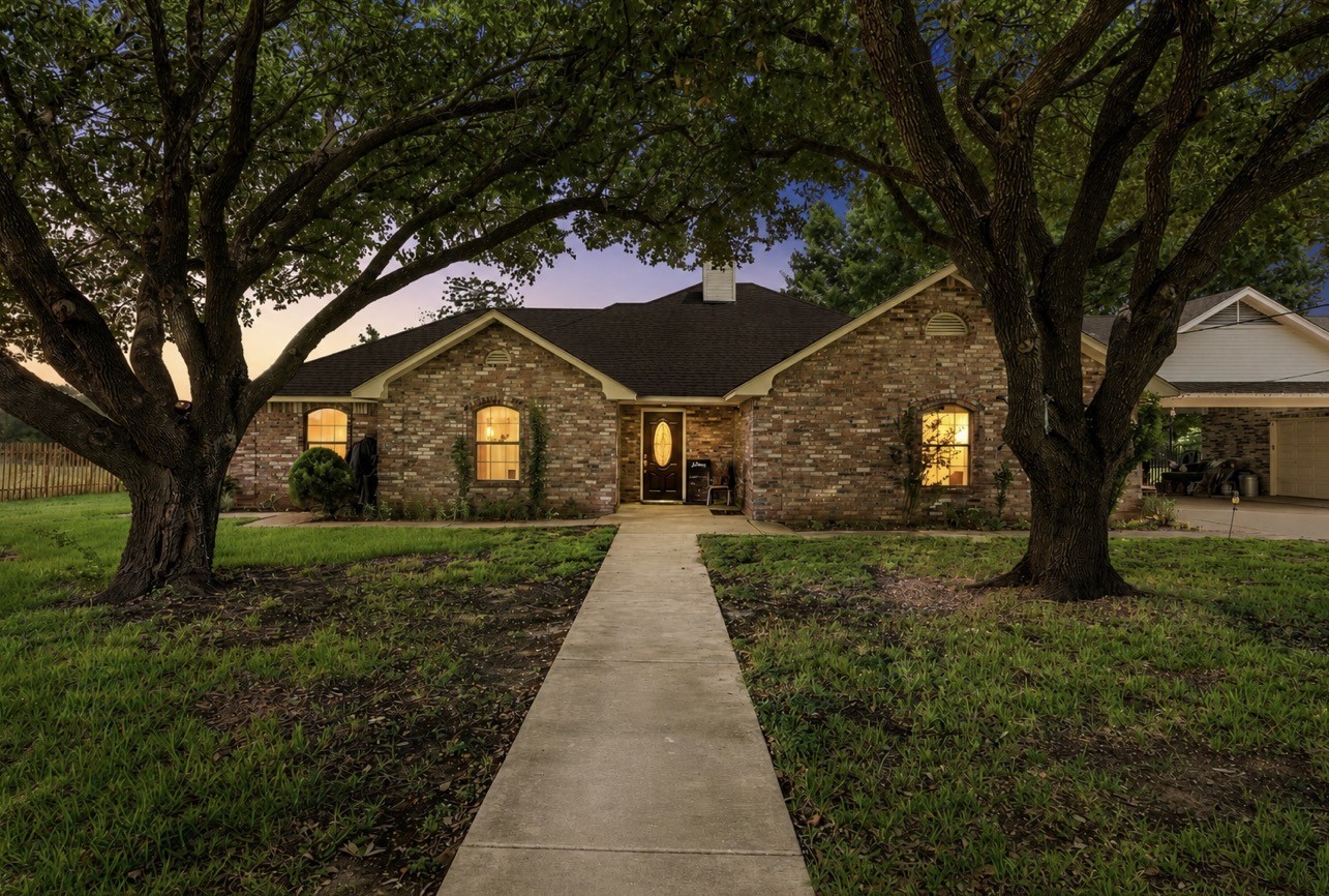 1692 W Tate Street Robinson TX 76706