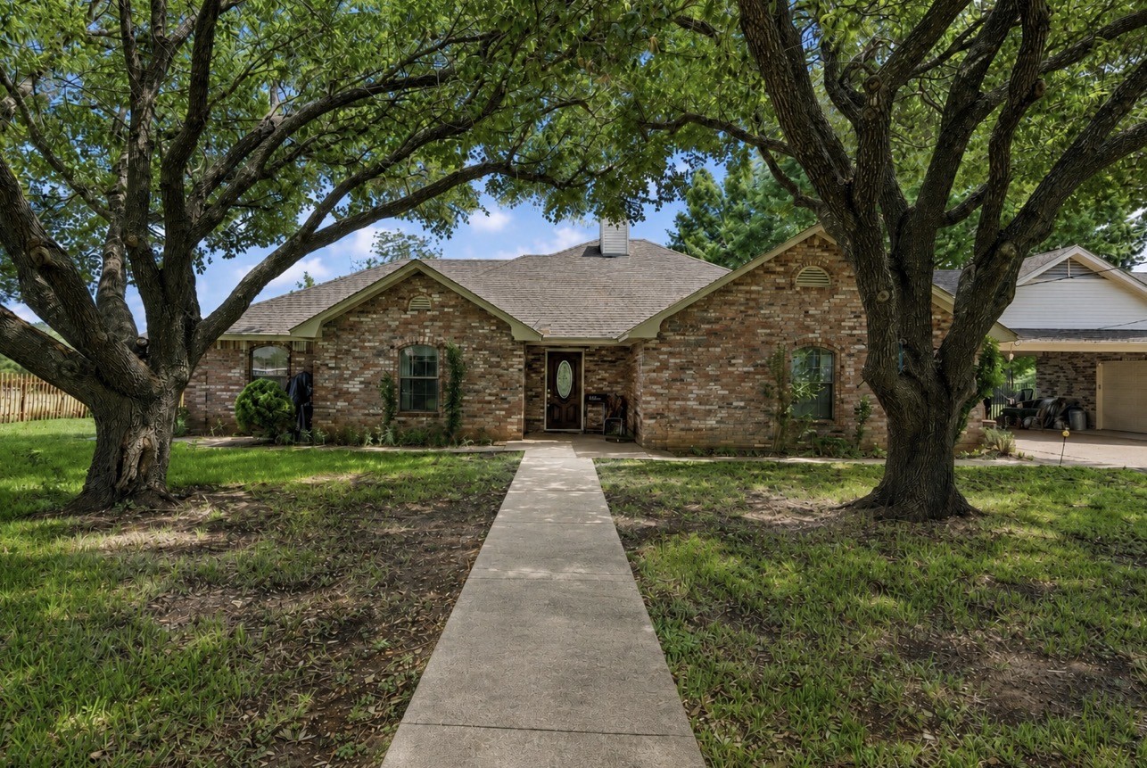 1692 W Tate Street Robinson TX 76706