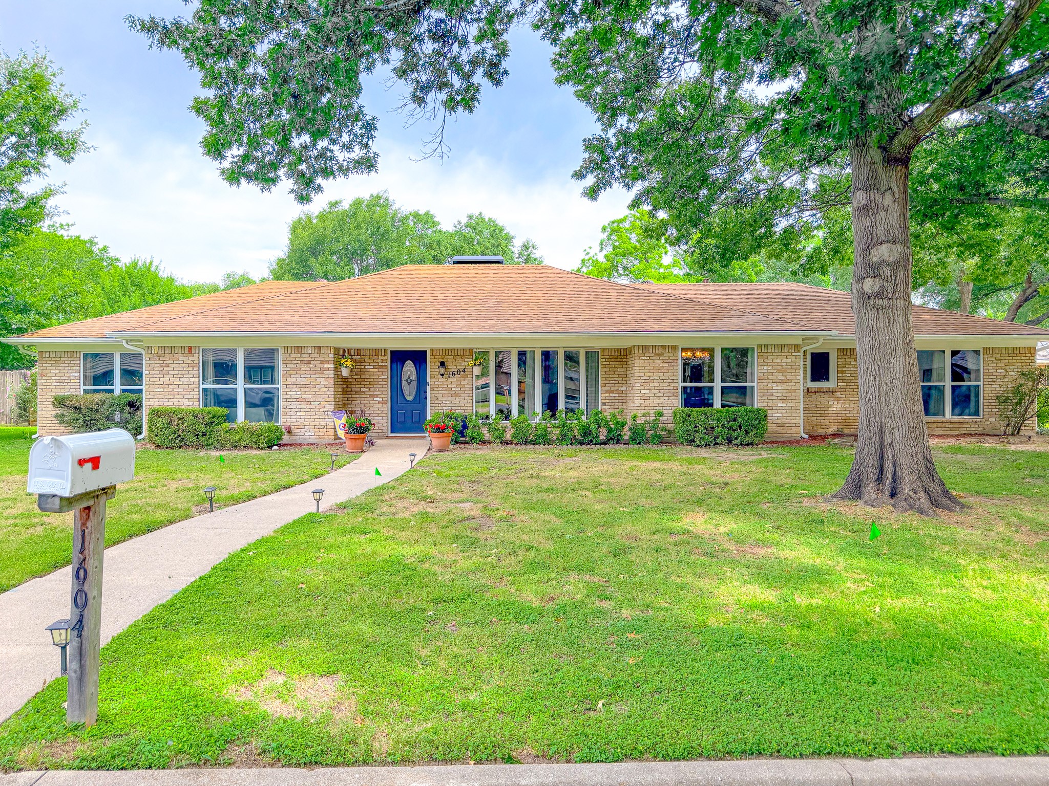 1604 Crestmont Avenue Corsicana TX 75110