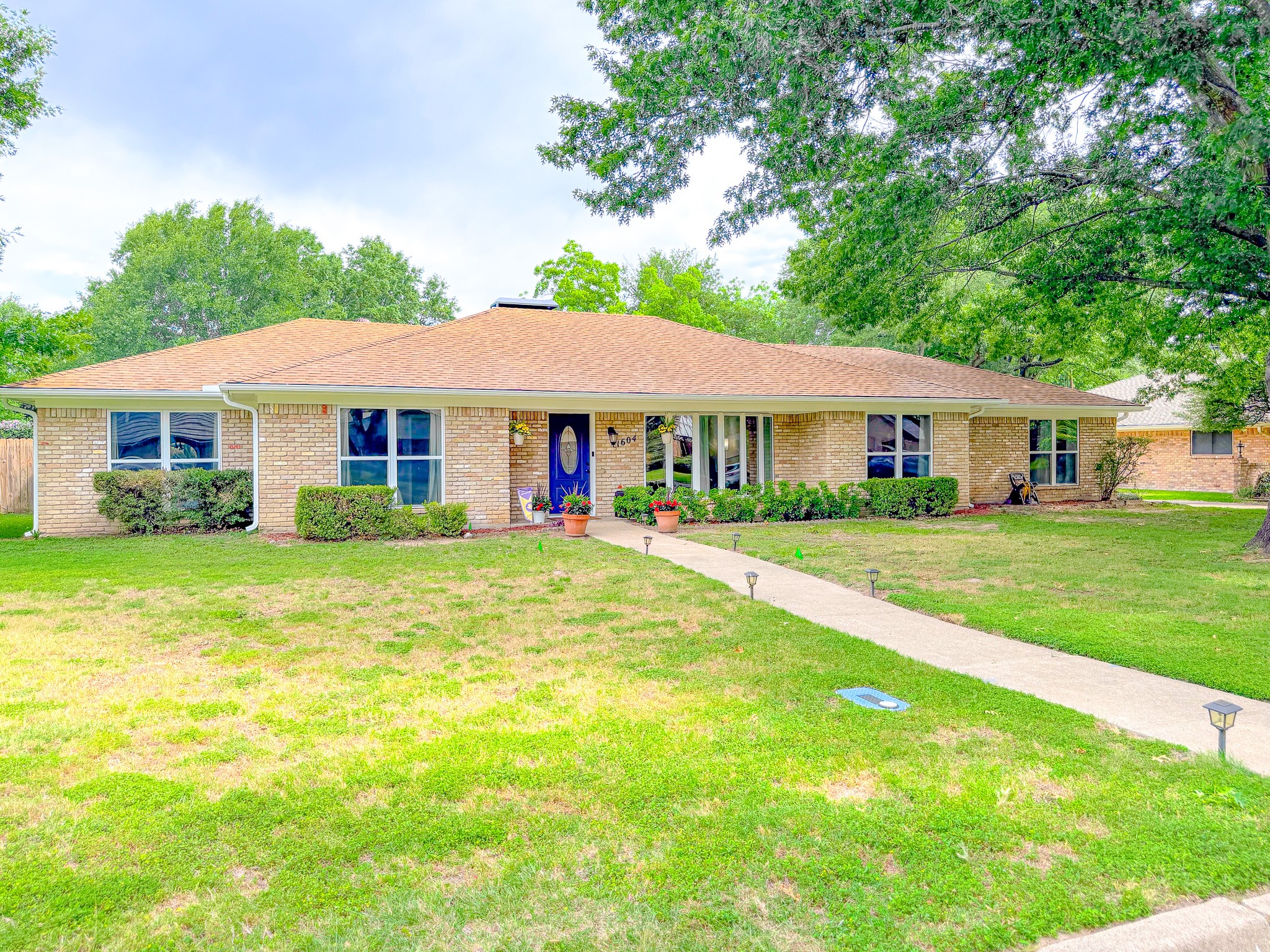 1604 Crestmont Avenue Corsicana TX 75110