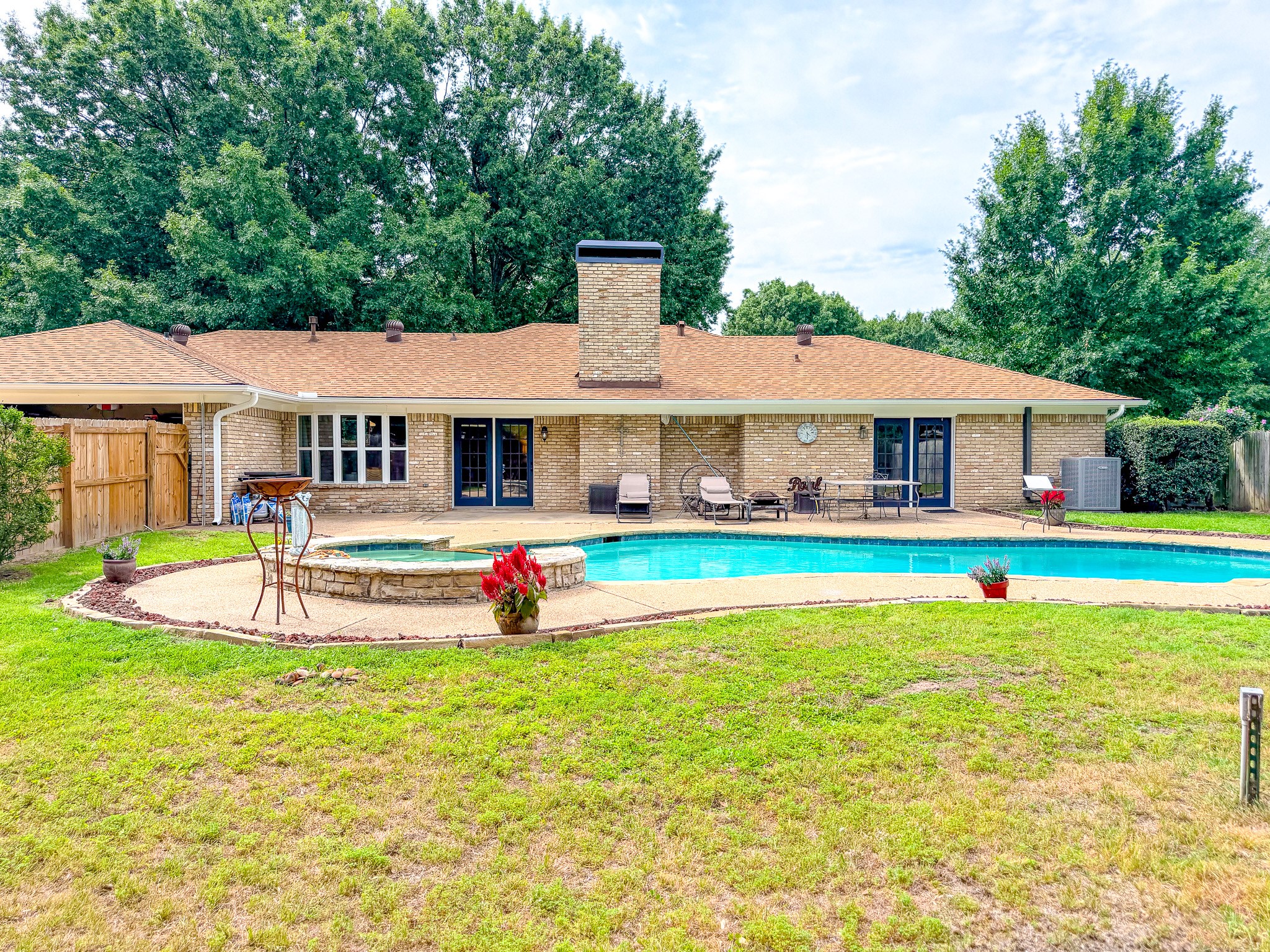 1604 Crestmont Avenue Corsicana TX 75110
