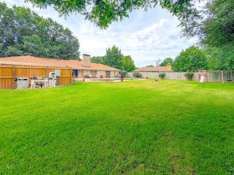 1604 Crestmont Avenue Corsicana TX 75110