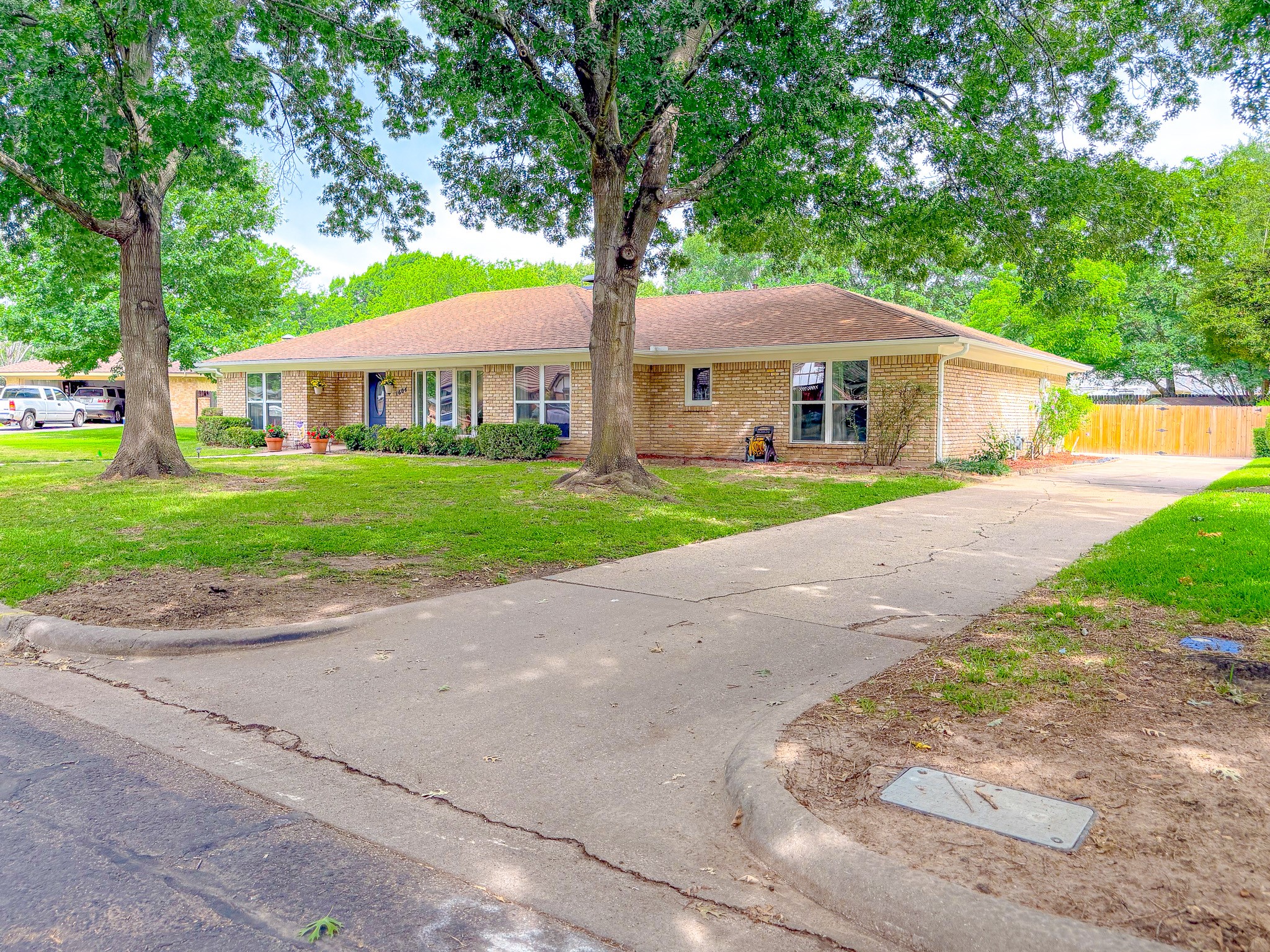 1604 Crestmont Avenue Corsicana TX 75110