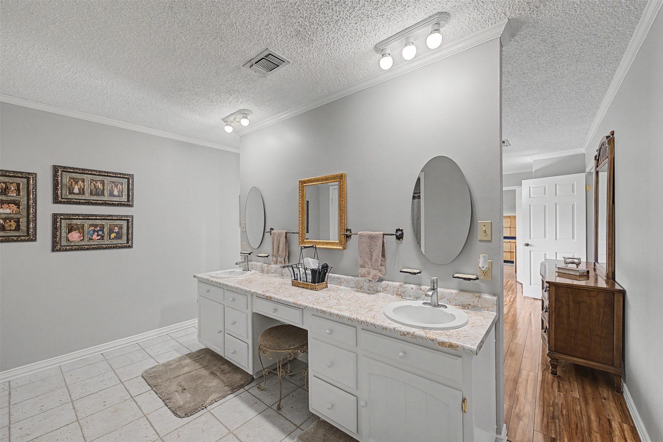 8240 Kramer Street Lillian TX 76061