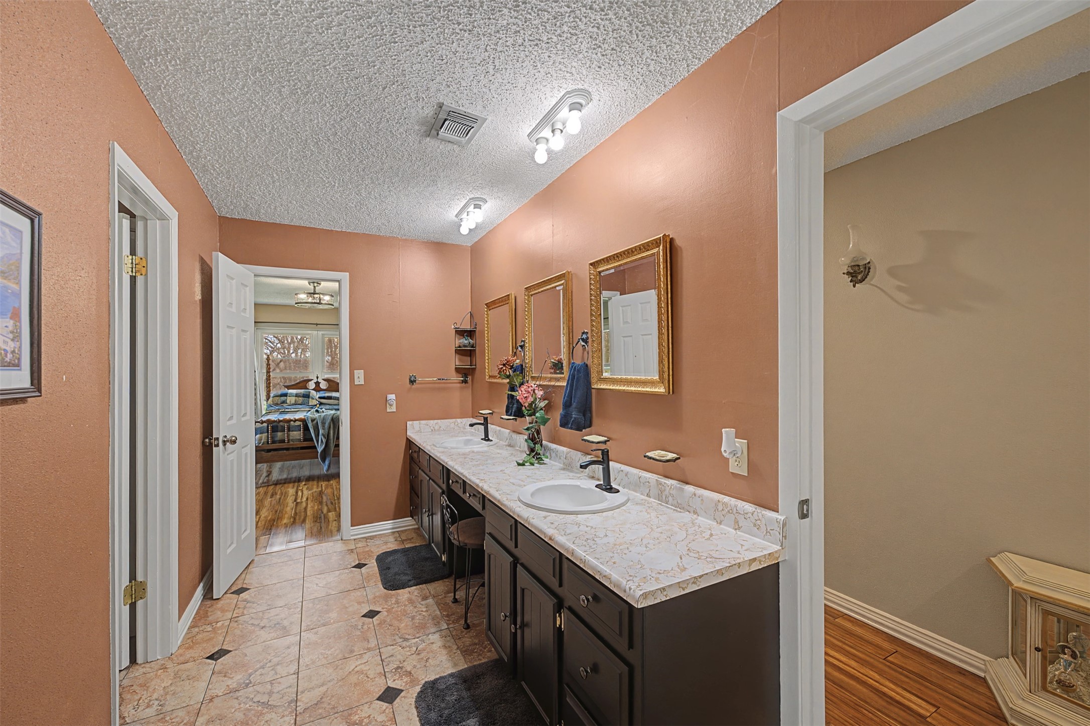 8240 Kramer Street Lillian TX 76061