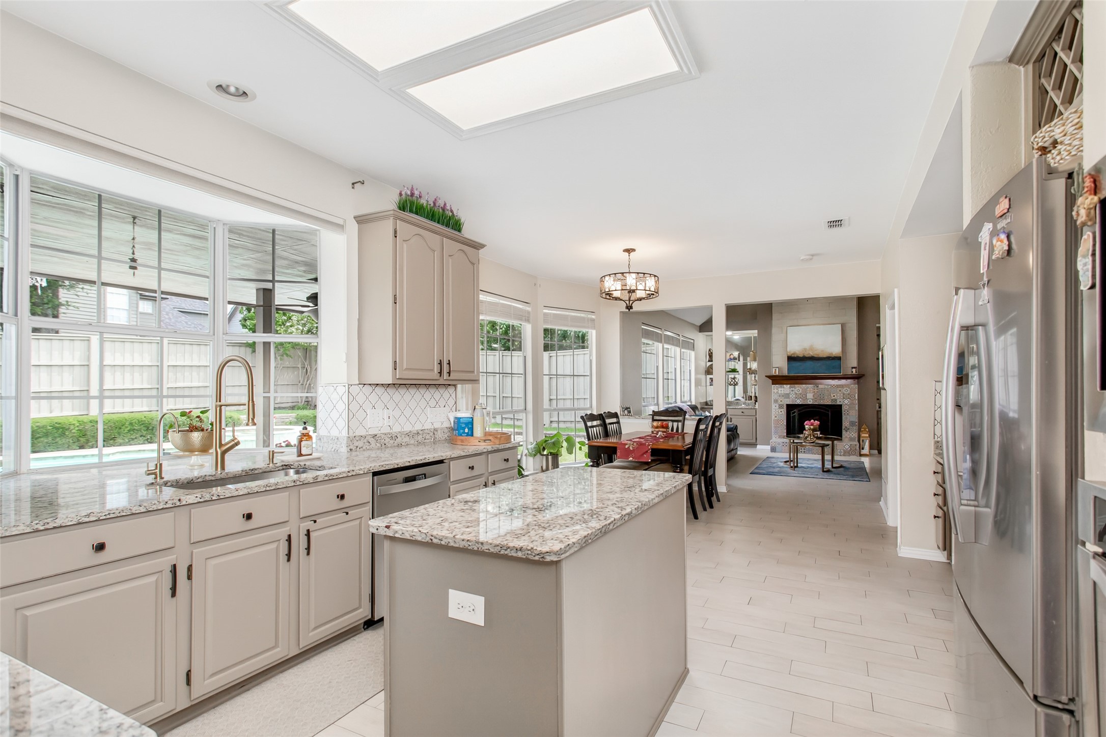2140 Sandell Drive Grapevine TX 76051
