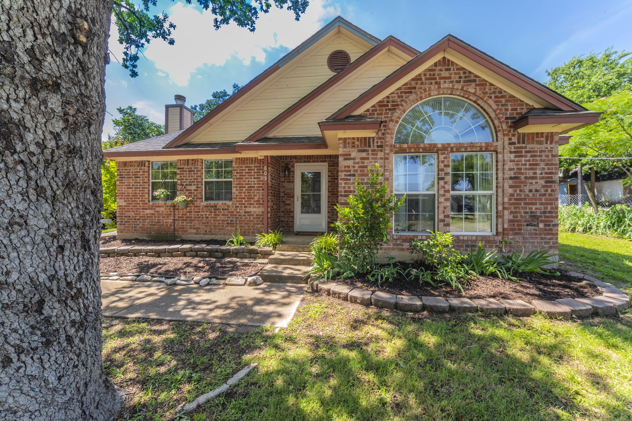 809 W Ball Street Weatherford TX 76086