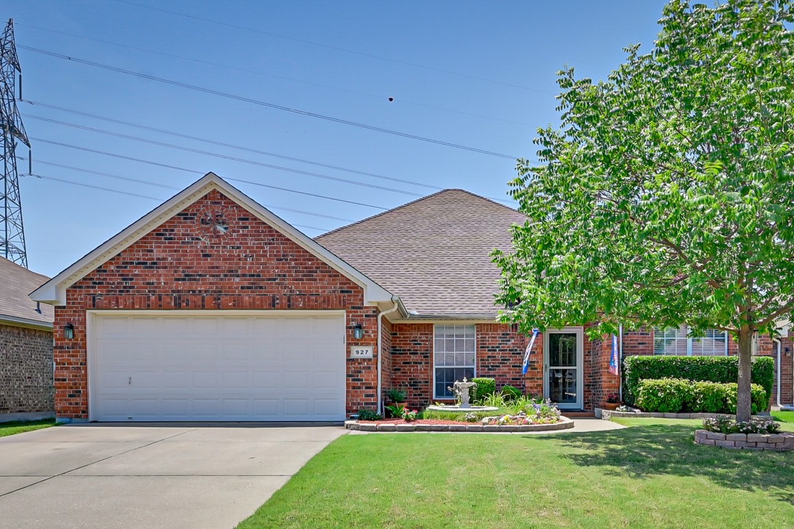 927 Parish Court Grand Prairie TX 75052
