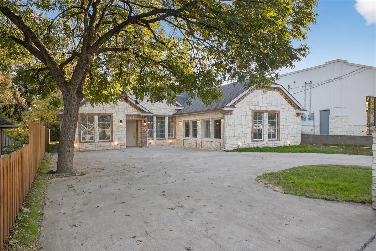 3532 W Jefferson Boulevard Dallas TX 75211