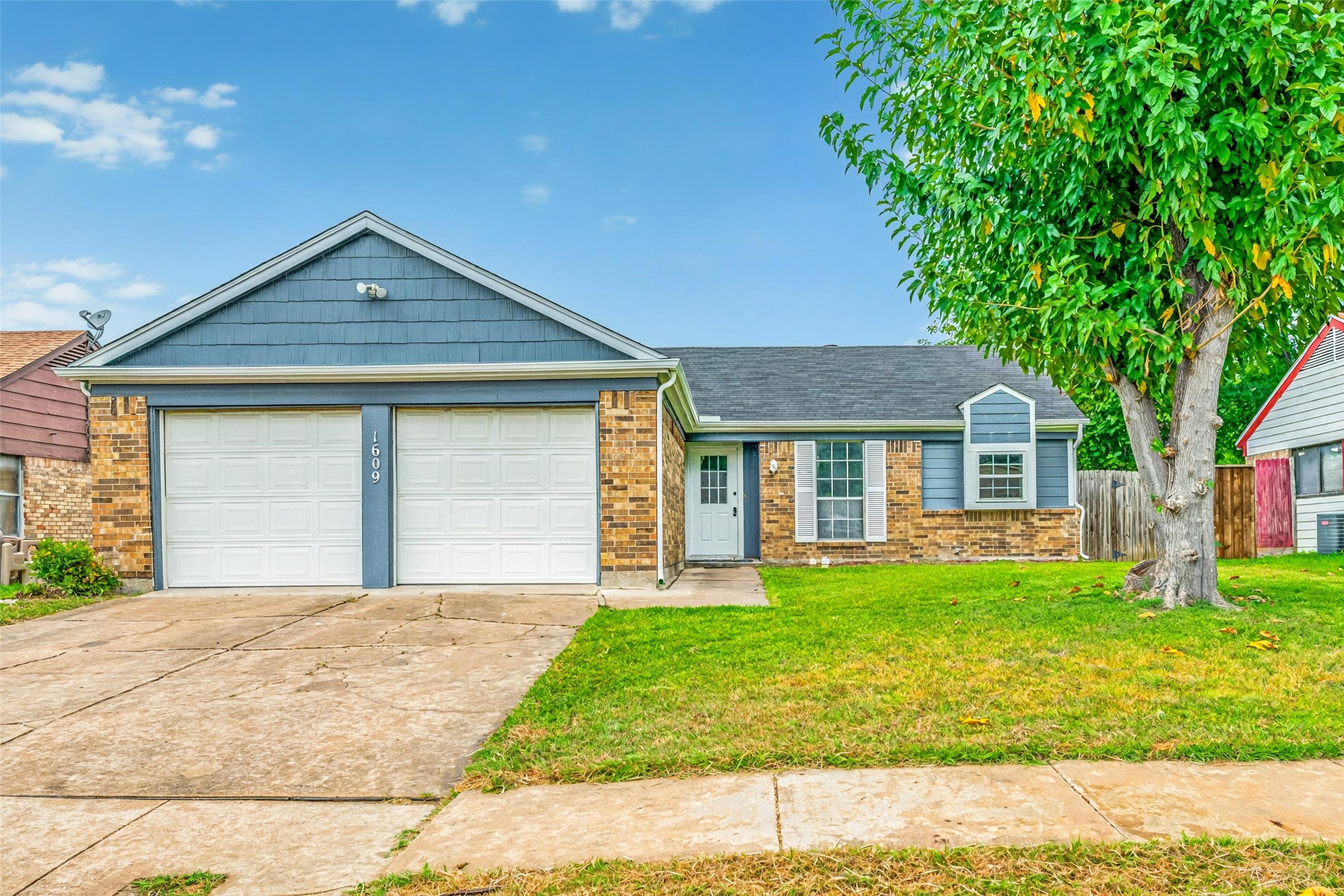 1609 Country Lane Arlington TX 76018