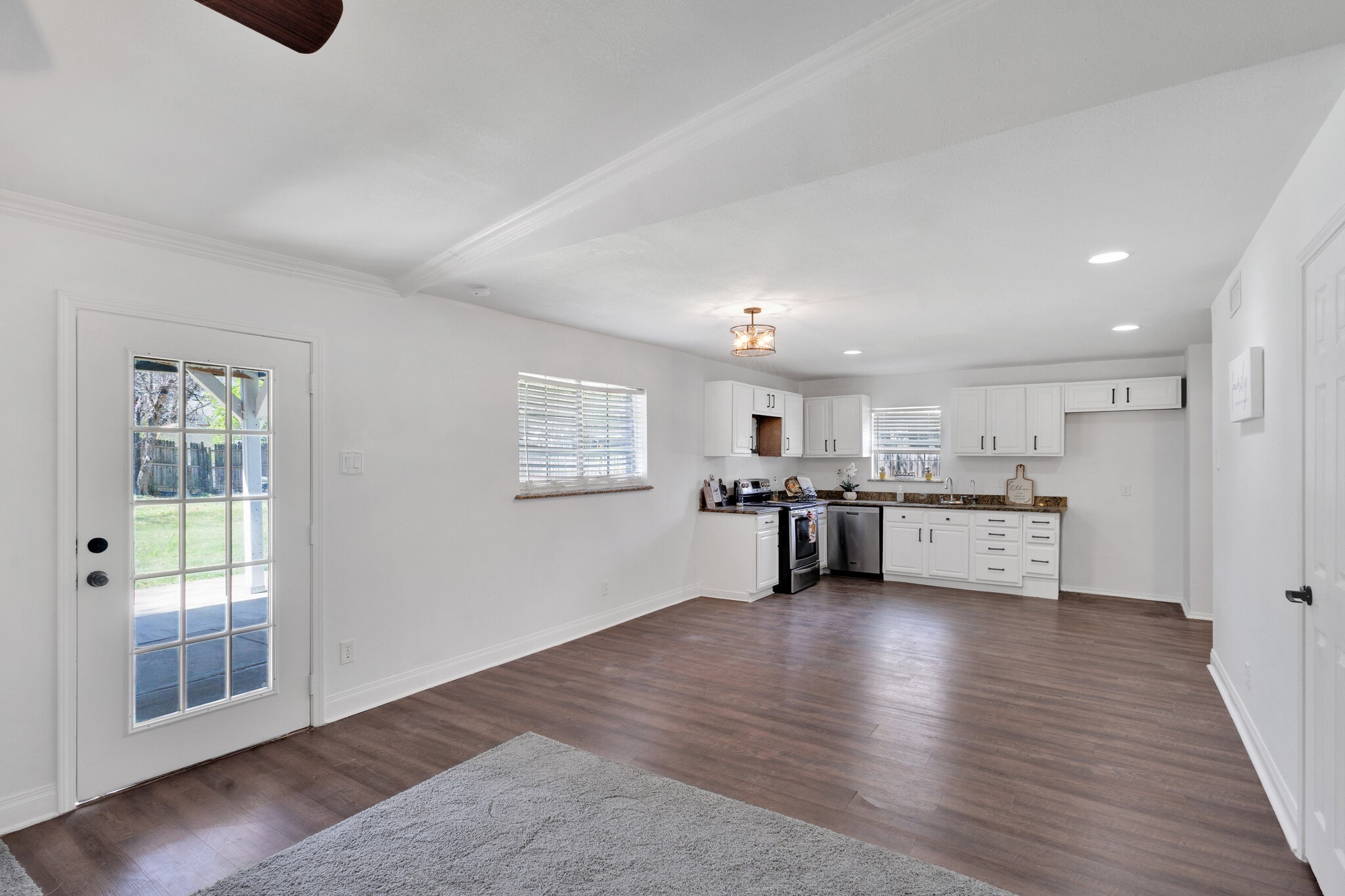 606 Hillcrest Street Mansfield TX 76063