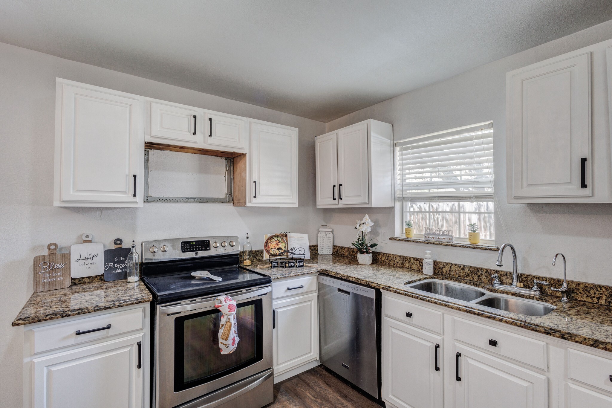 606 Hillcrest Street Mansfield TX 76063