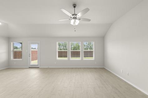 1633 Elle Lane Aubrey TX 76227