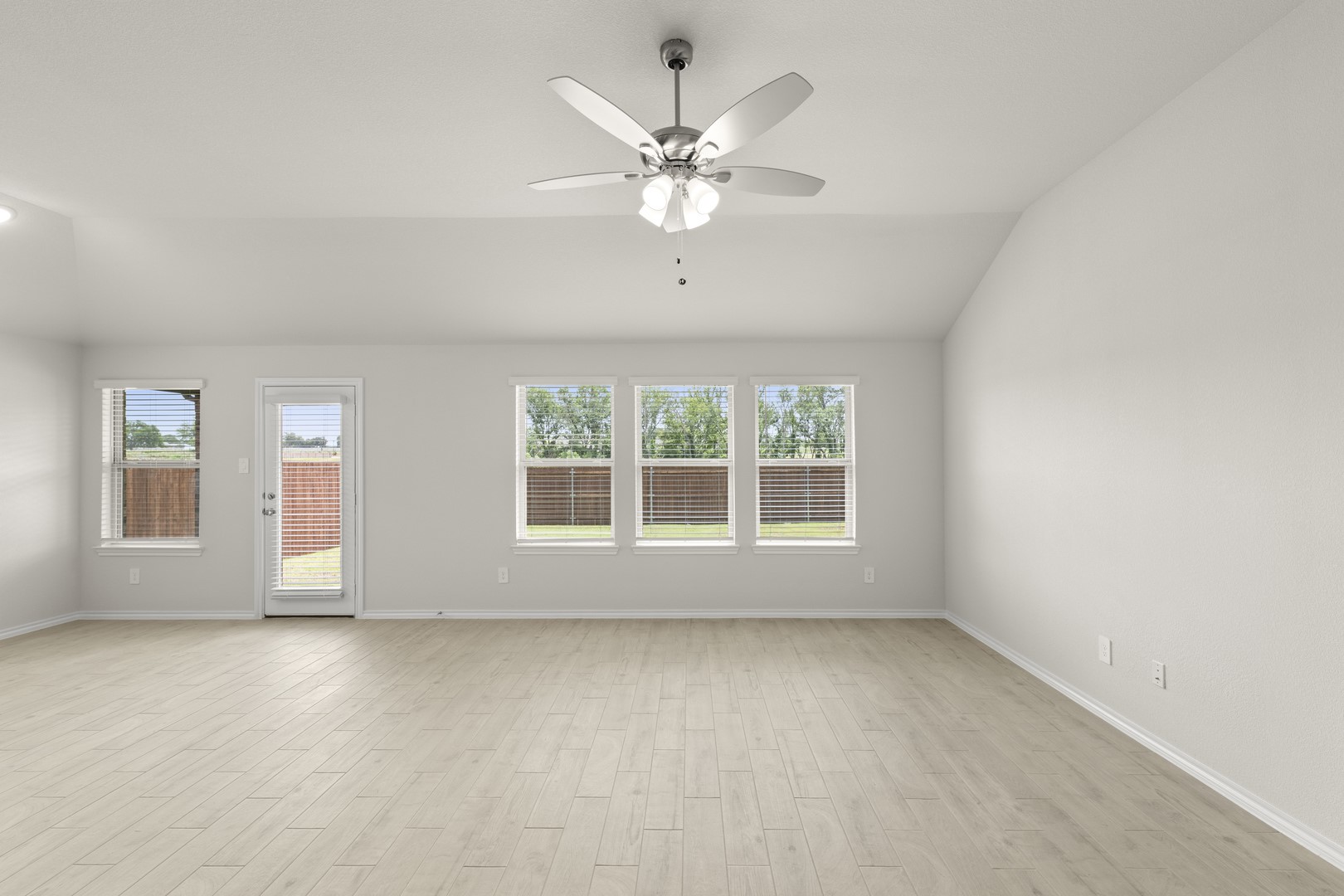 1633 Elle Lane Aubrey TX 76227