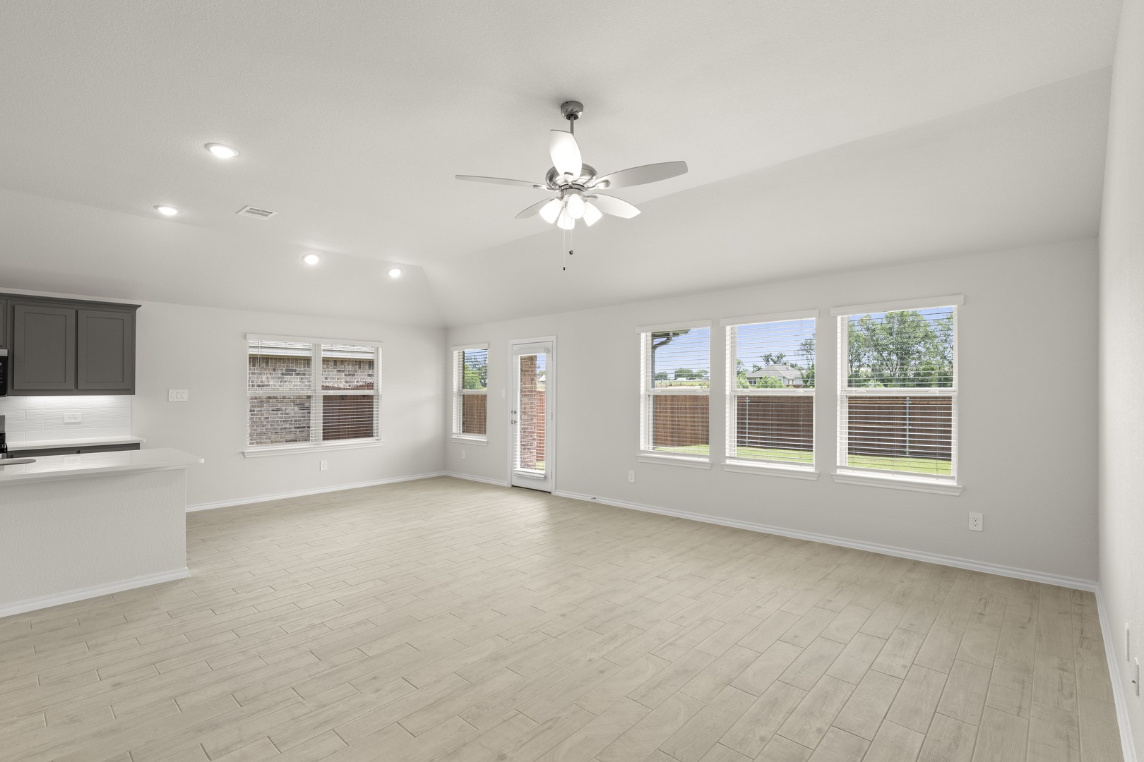 1633 Elle Lane Aubrey TX 76227