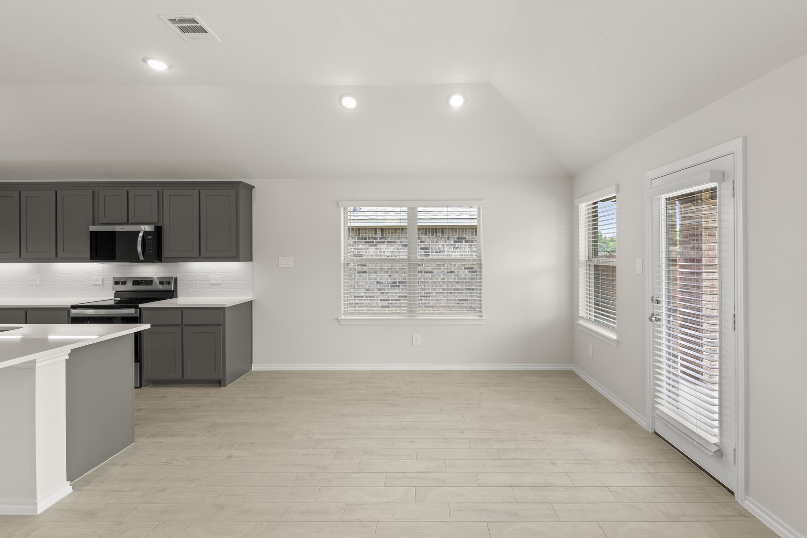 1633 Elle Lane Aubrey TX 76227