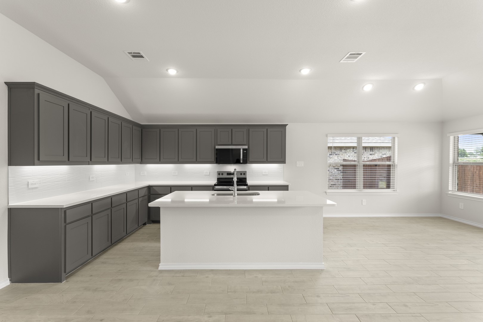 1633 Elle Lane Aubrey TX 76227