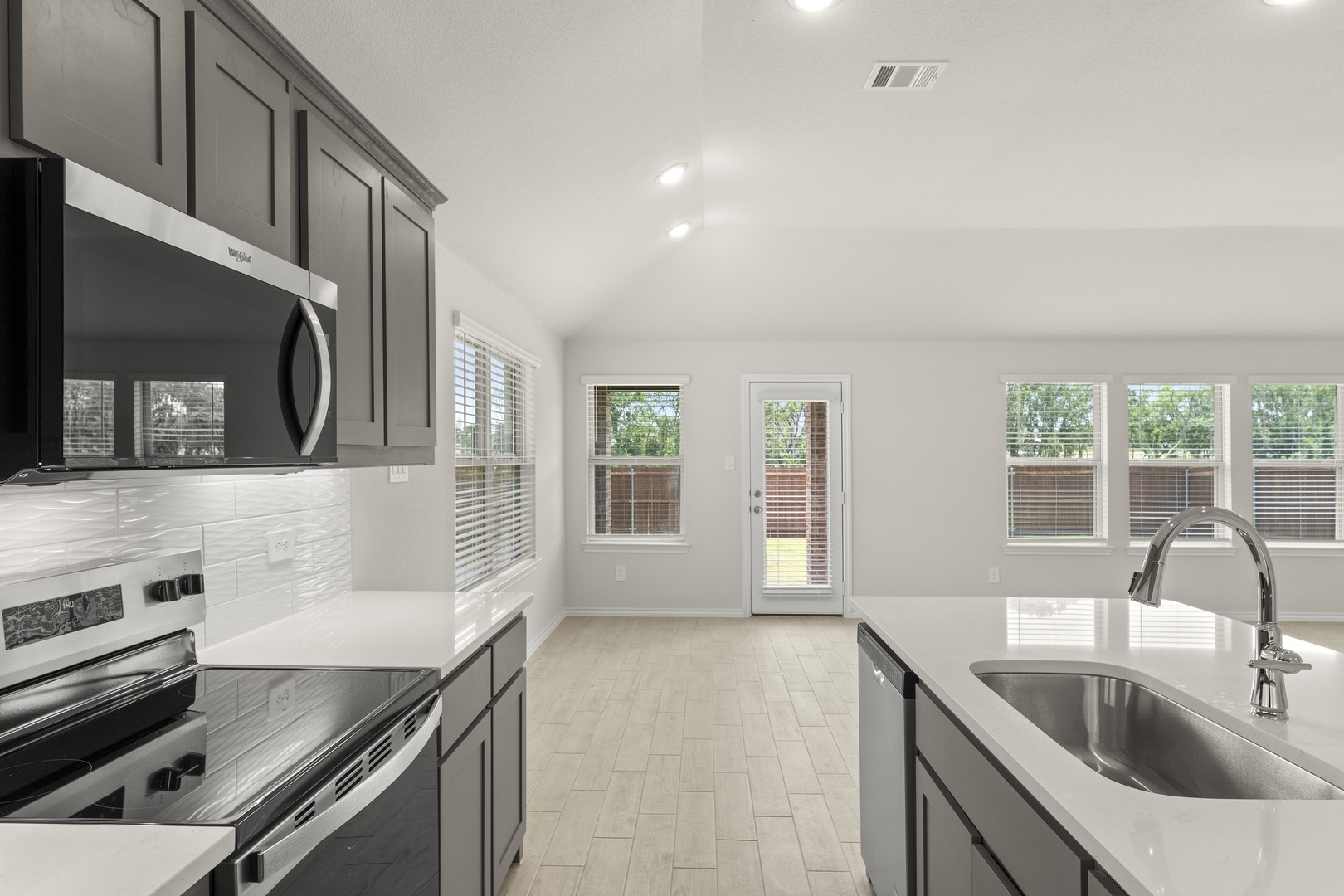 1633 Elle Lane Aubrey TX 76227
