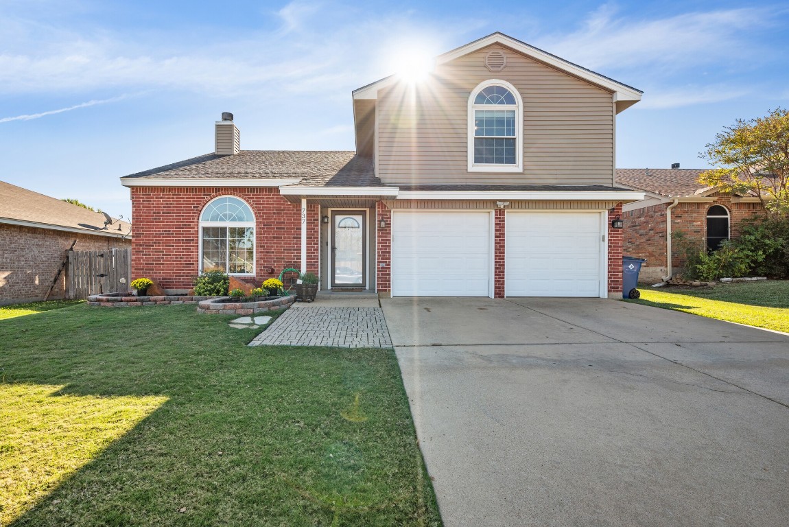 737 Crestmont Drive Burleson TX 76028