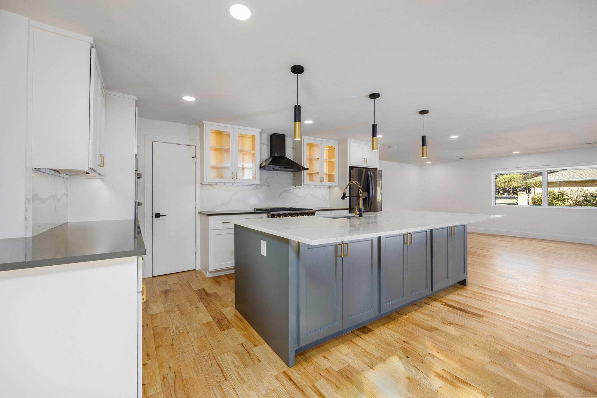 4048 Allencrest Lane Dallas TX 75244