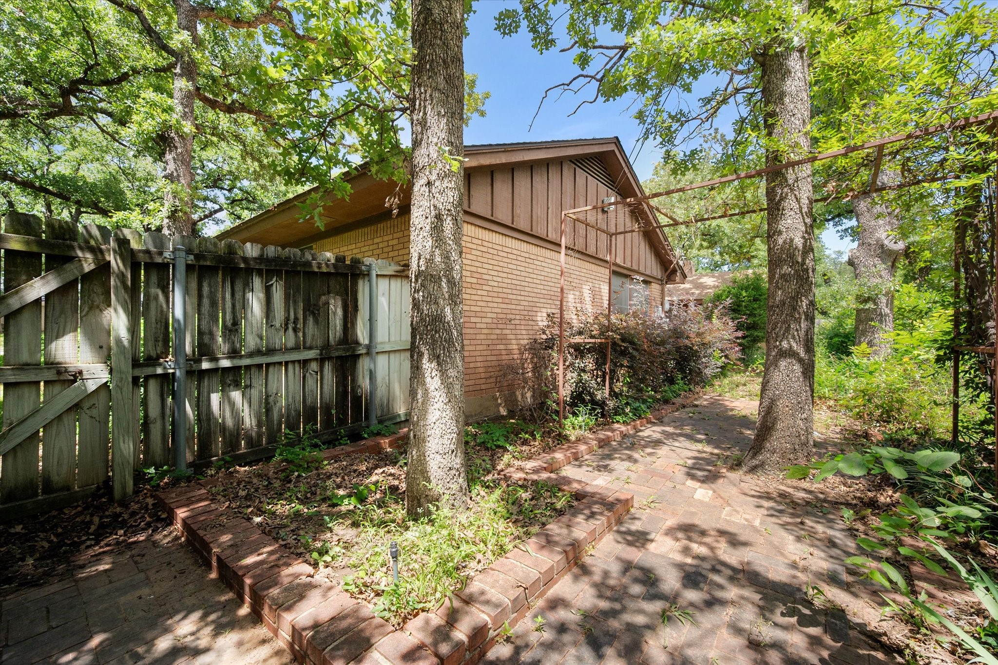 1605 Cienegas Circle Fort Worth TX 76112