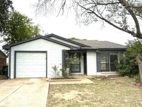 7013 Fallbrook Court E Fort Worth TX 76120