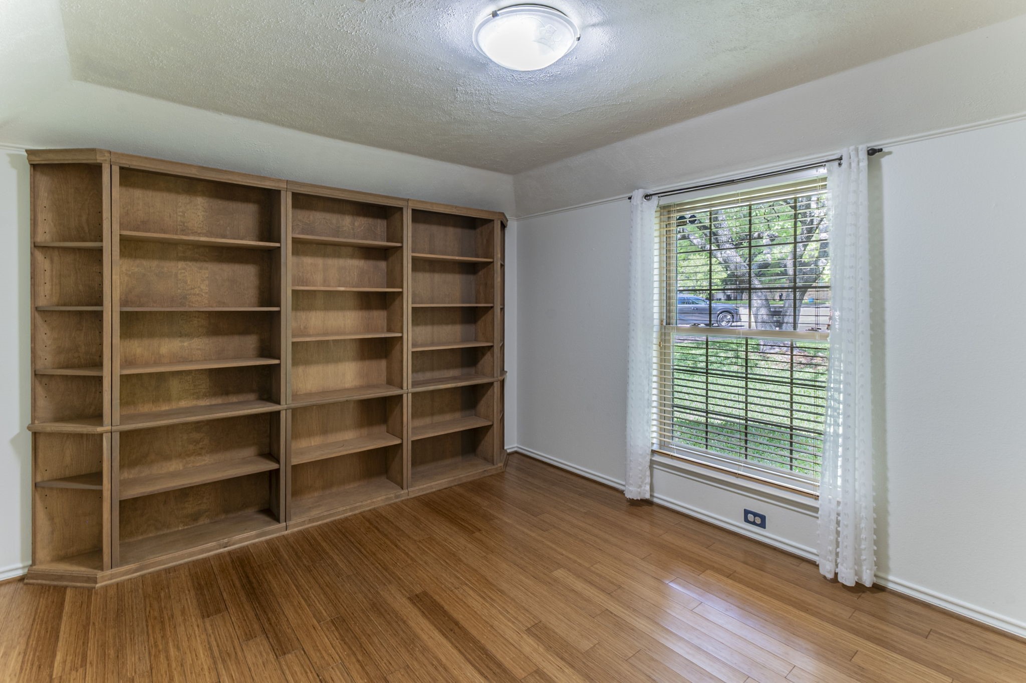 127 Nicklaus Nook Lancaster TX 75146