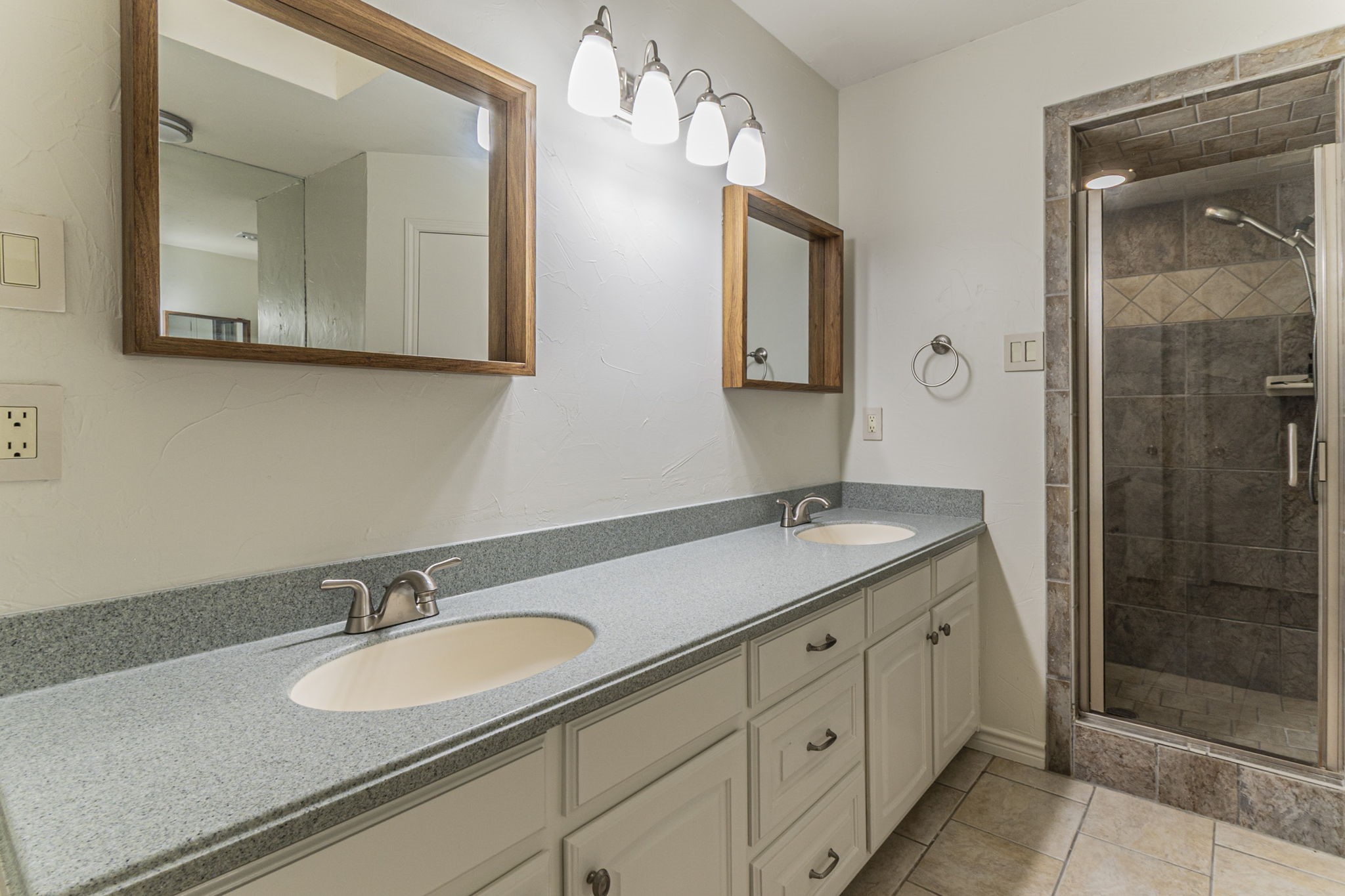 127 Nicklaus Nook Lancaster TX 75146