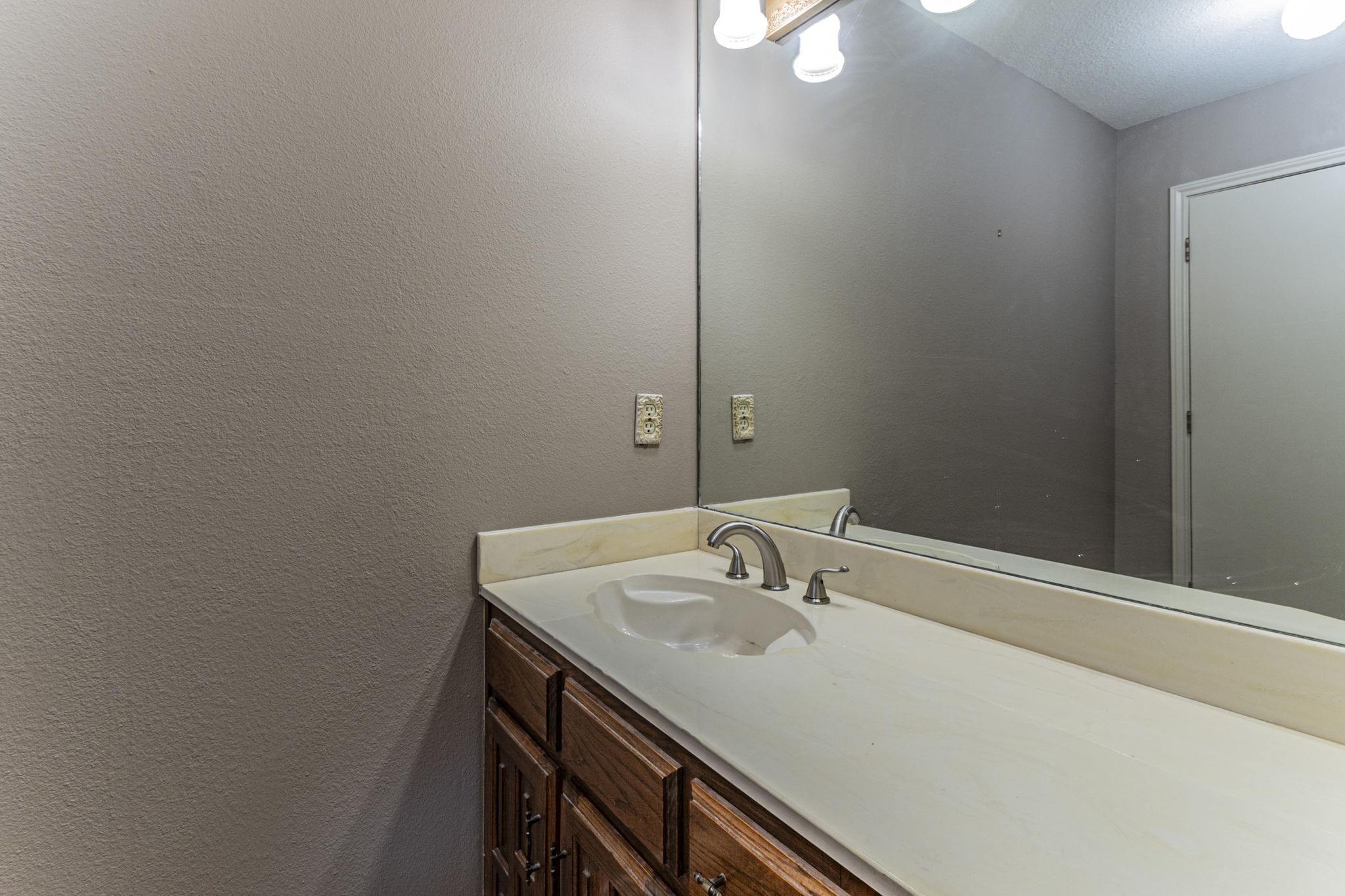 127 Nicklaus Nook Lancaster TX 75146