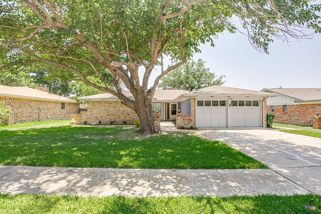 2006 Guinevere Street Arlington TX 76014