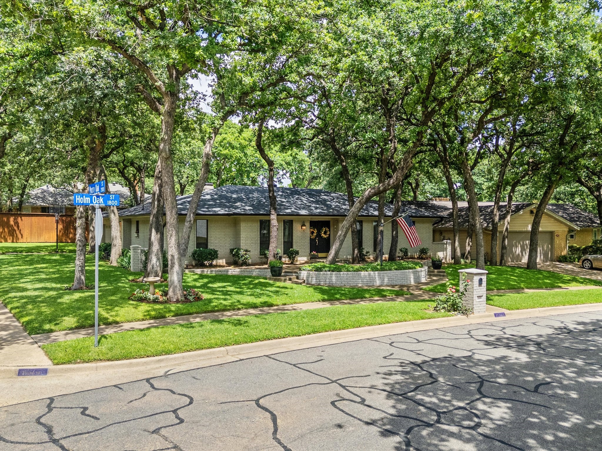 1800 Holm Oak Street Arlington TX 76012